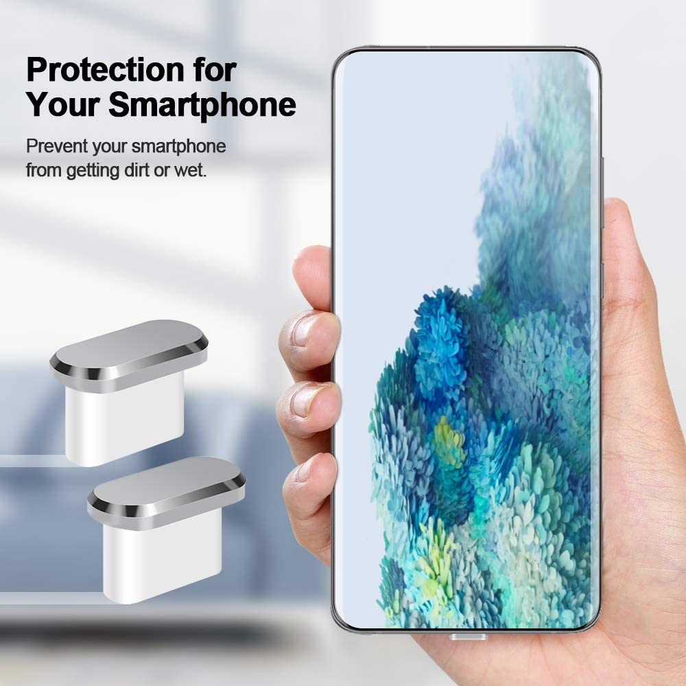 Eine Hand hält ein Smartphone mit floralem Hintergrund. Zwei silberne und weiße Portschützer sind links.