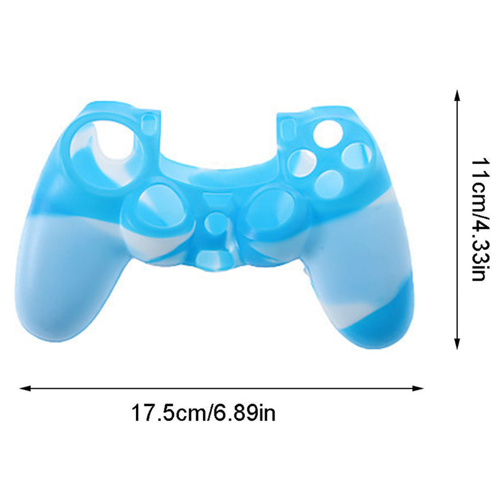Blau-weiße Silikon-Controller-Abdeckung. Abmessungen: 17,5 cm x 11 cm. Knöpfe und Analog-Sticks sind sichtbar. Gemessen mit Pfeilen.