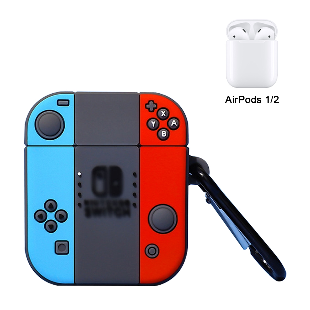 Eine blau-rote AirPods-Hülle im Nintendo Switch-Stil. AirPods 1/2 sind in der oberen rechten Ecke abgebildet. Schwarzer Karabinerhaken befestigt.