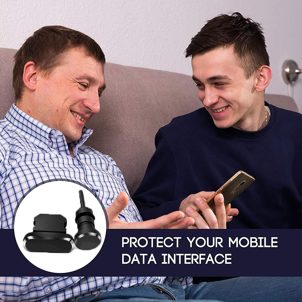 Zwei Männer lächeln über ein Telefon. Ein Produkteinsatz zeigt schwarze Datenschnittstellen-Schützer. Text: Schützen Sie Ihre mobile Datenschnittstelle.