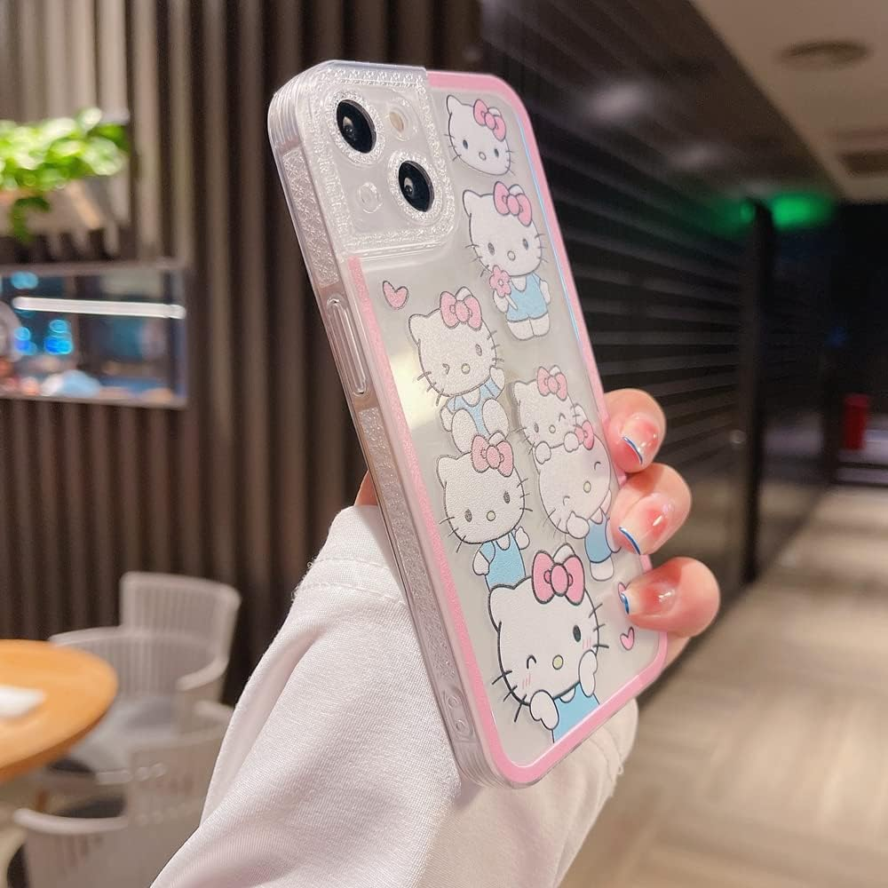 Eine Hand, die ein Telefon mit einer Hello Kitty-Hülle hält. Die Hülle ist rosa und klar mit mehreren Hello Kitty-Bildern.
