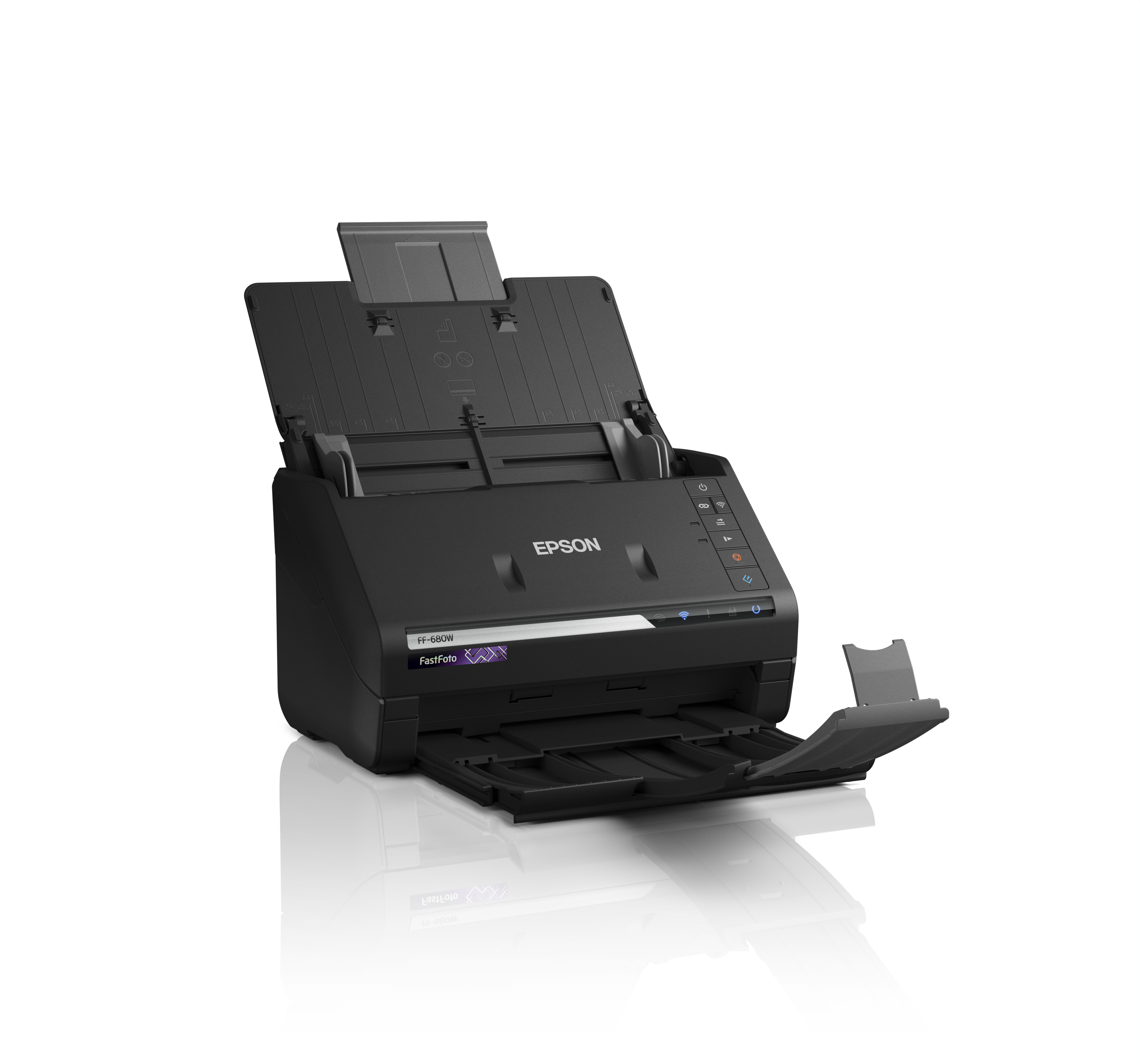 Ein schwarzer Epson FF-680W-Scanner steht auf einer weißen Oberfläche. Es hat offene Fächer und eine Oberseite.