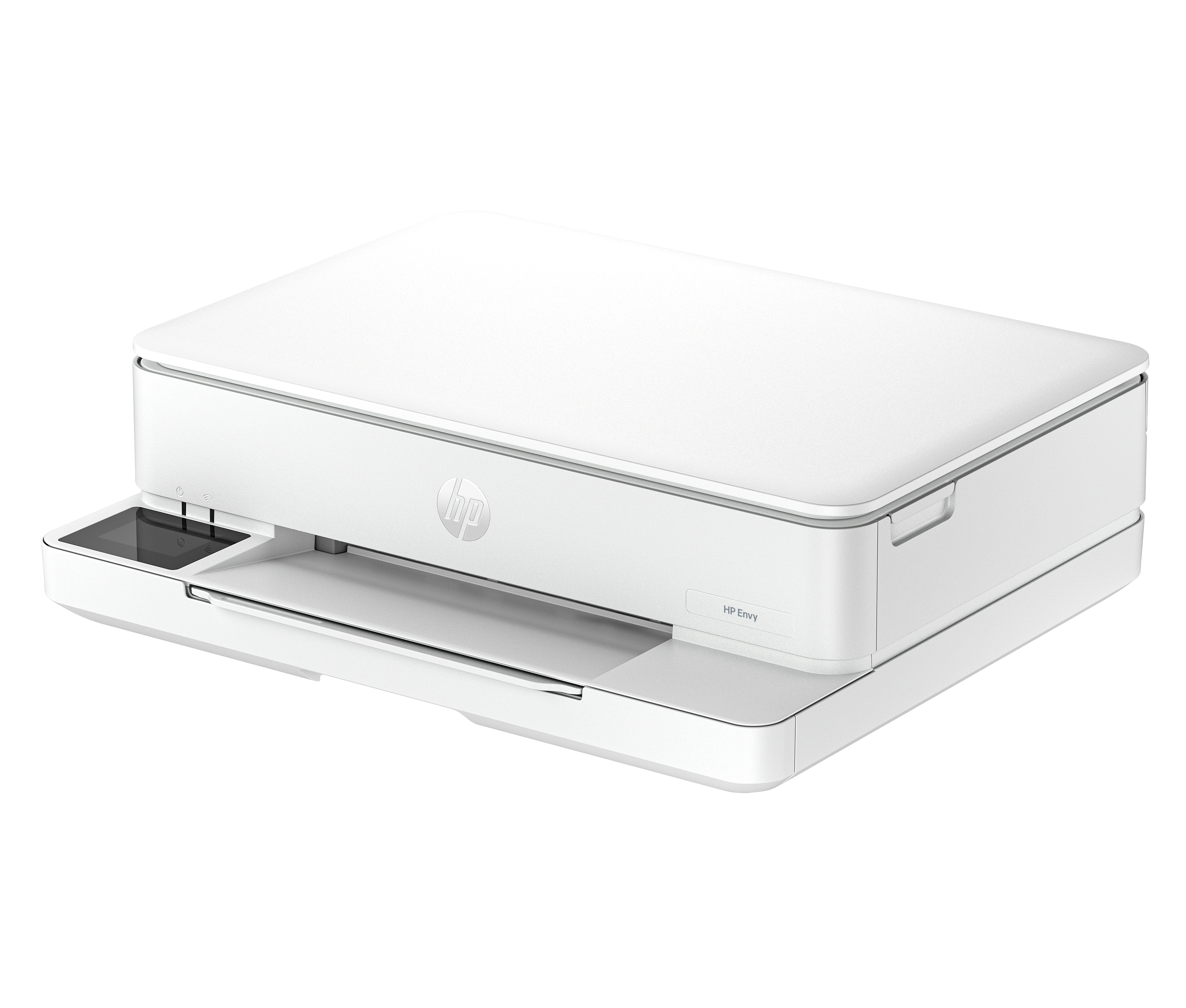 Ein weißer HP Envy-Drucker steht auf einer weißen Oberfläche. Er hat ein Papierfach und ein kleines Display. Das HP-Logo ist sichtbar.