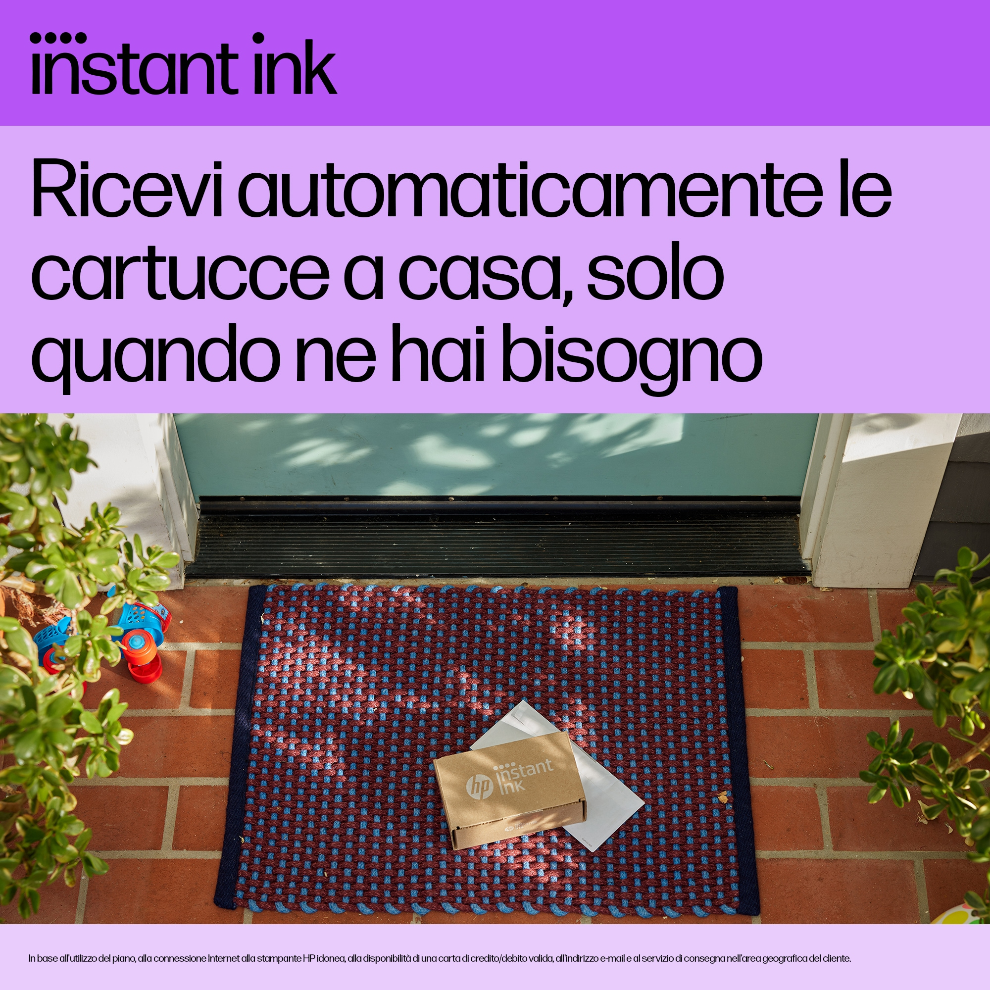 Zerbino con pacco e busta. Il testo dice: 'Ricevi le cartucce a casa quando necessario.'