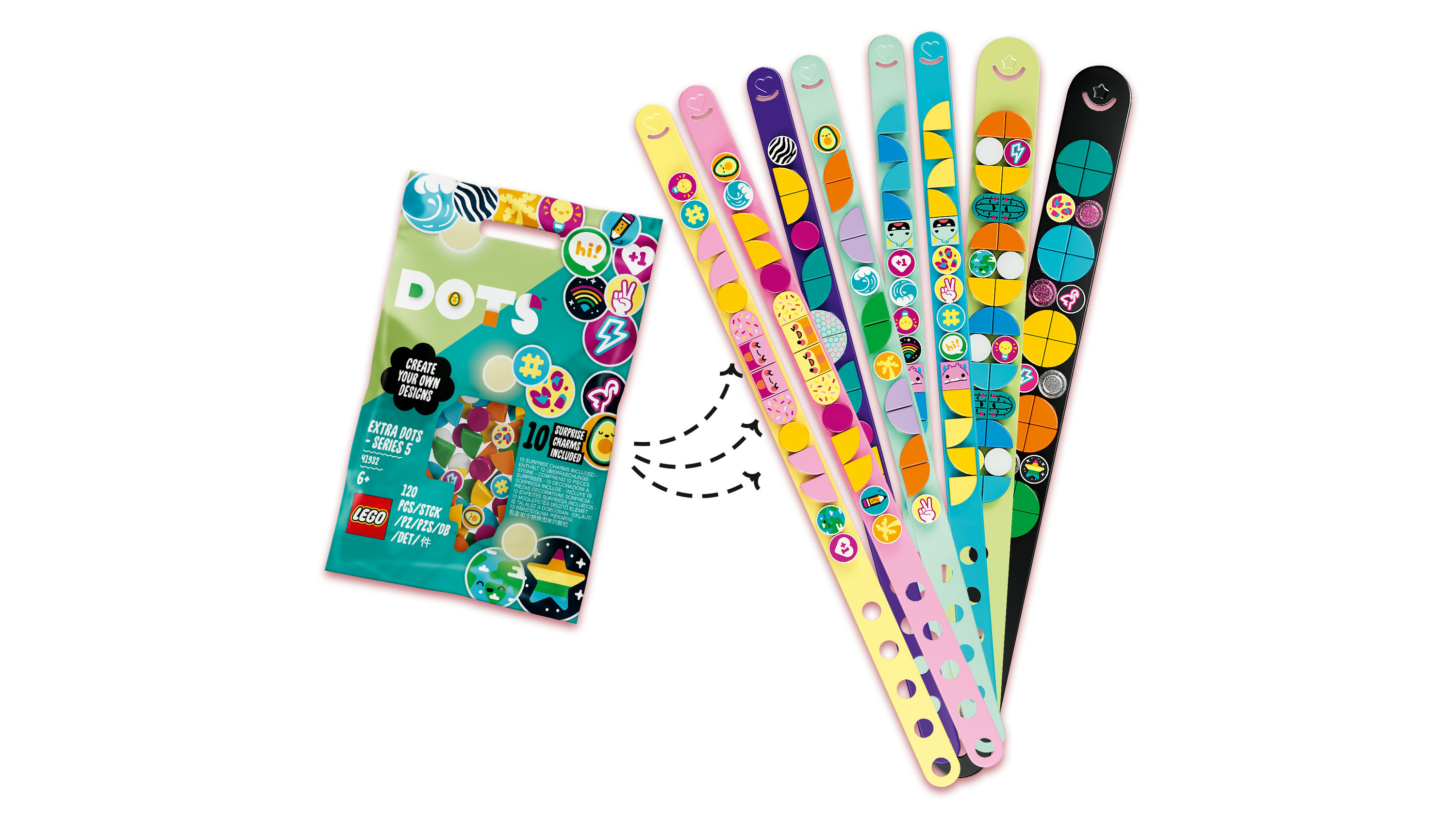 Zestaw Lego Dots z kolorowymi bransoletkami i zawieszkami. Obok leży torebka Dots. Białe tło.