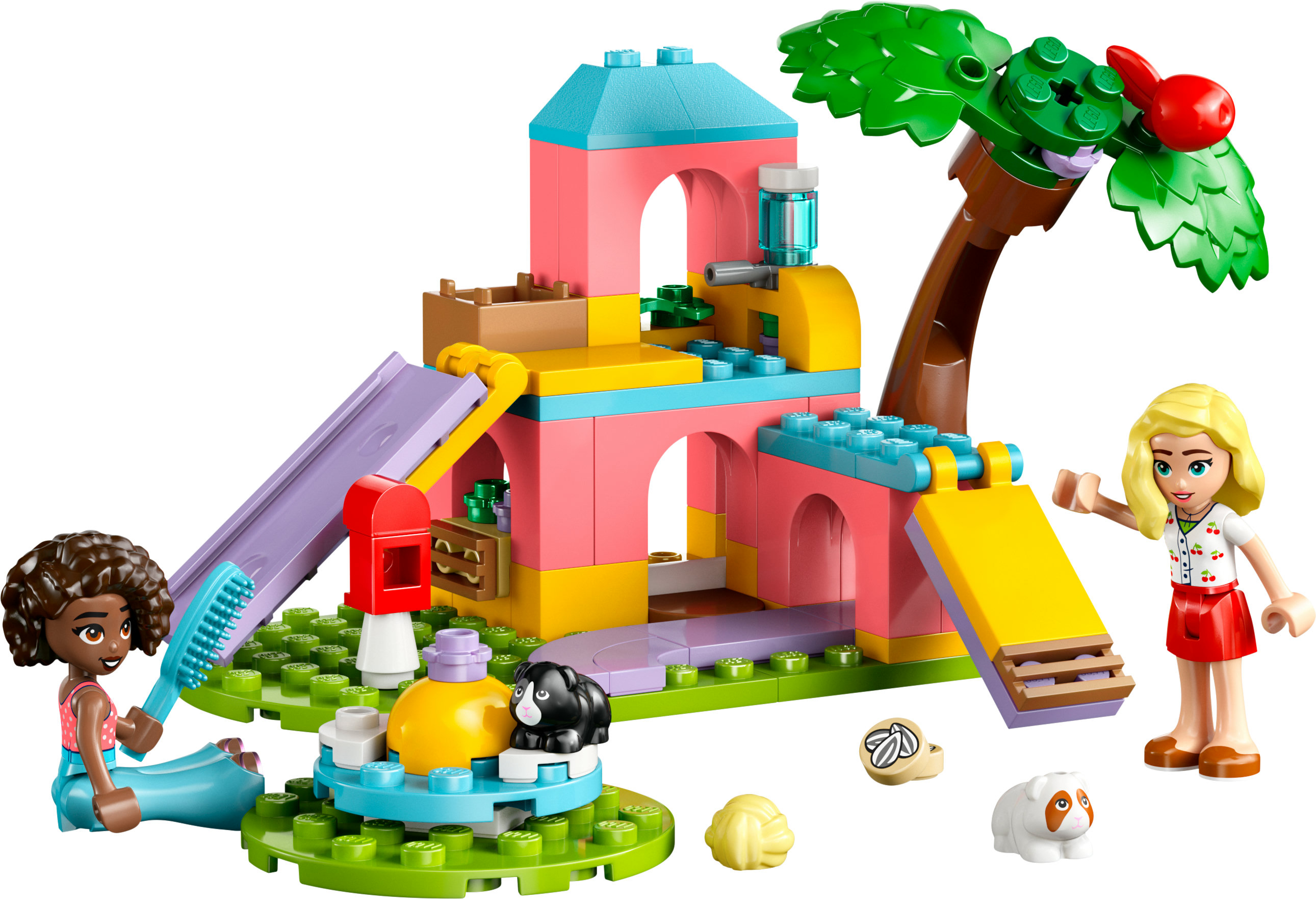 Set Lego con figure, scivolo, edificio, palma e animali. Le figure sono bionde e brune. L'edificio ha pareti rosa.