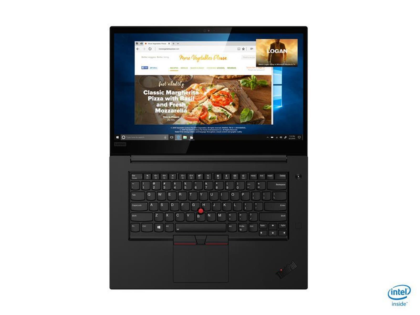 Ein Laptop zeigt ein Pizzarezepte. Die Tastatur ist sichtbar. Ein 'Logan'-Video wird auf dem Bildschirm abgespielt.