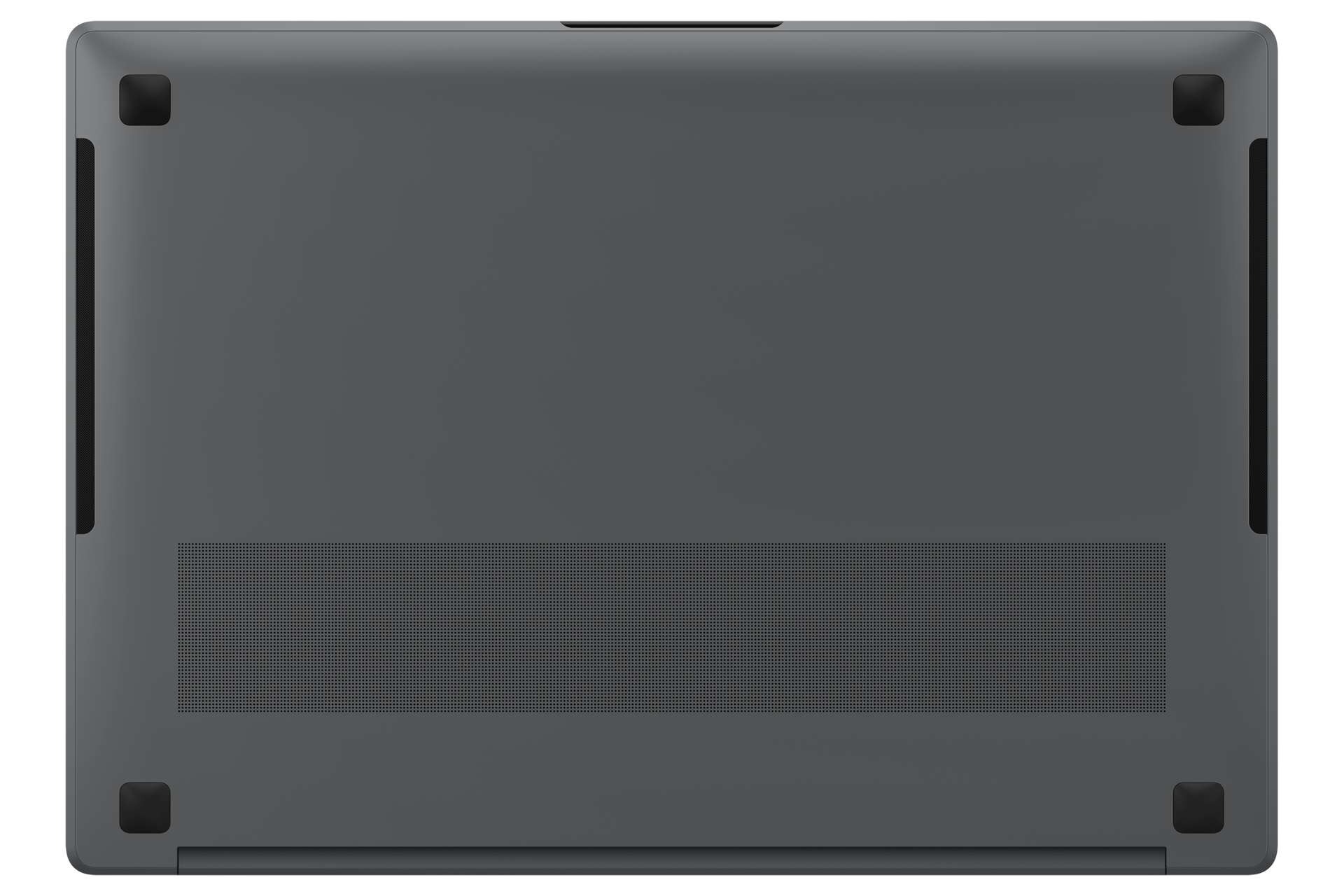 Die Unterseite eines grauen Laptops wird gezeigt, mit vier schwarzen Füßen an den Ecken. Ein großer Lüftungsbereich ist sichtbar.