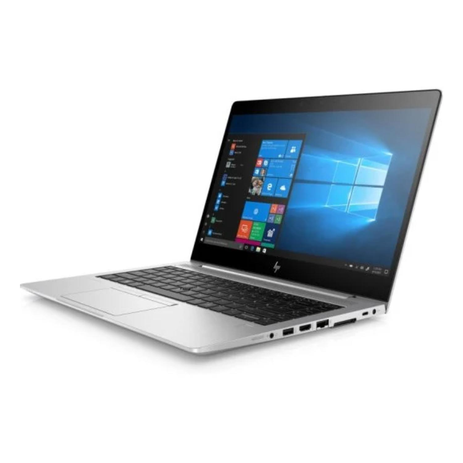 Una computadora portátil plateada con teclado y pantalla negros se muestra sobre un fondo blanco. La pantalla muestra la interfaz de Windows.