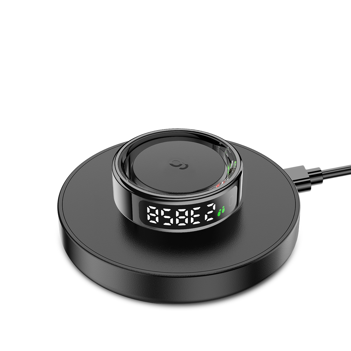 Ein schwarzes ringförmiges Gerät, das Zahlen anzeigt und auf einer schwarzen Ladestation ruht. Ein Kabel erstreckt sich von der Basis, alles auf weißem Hintergrund.