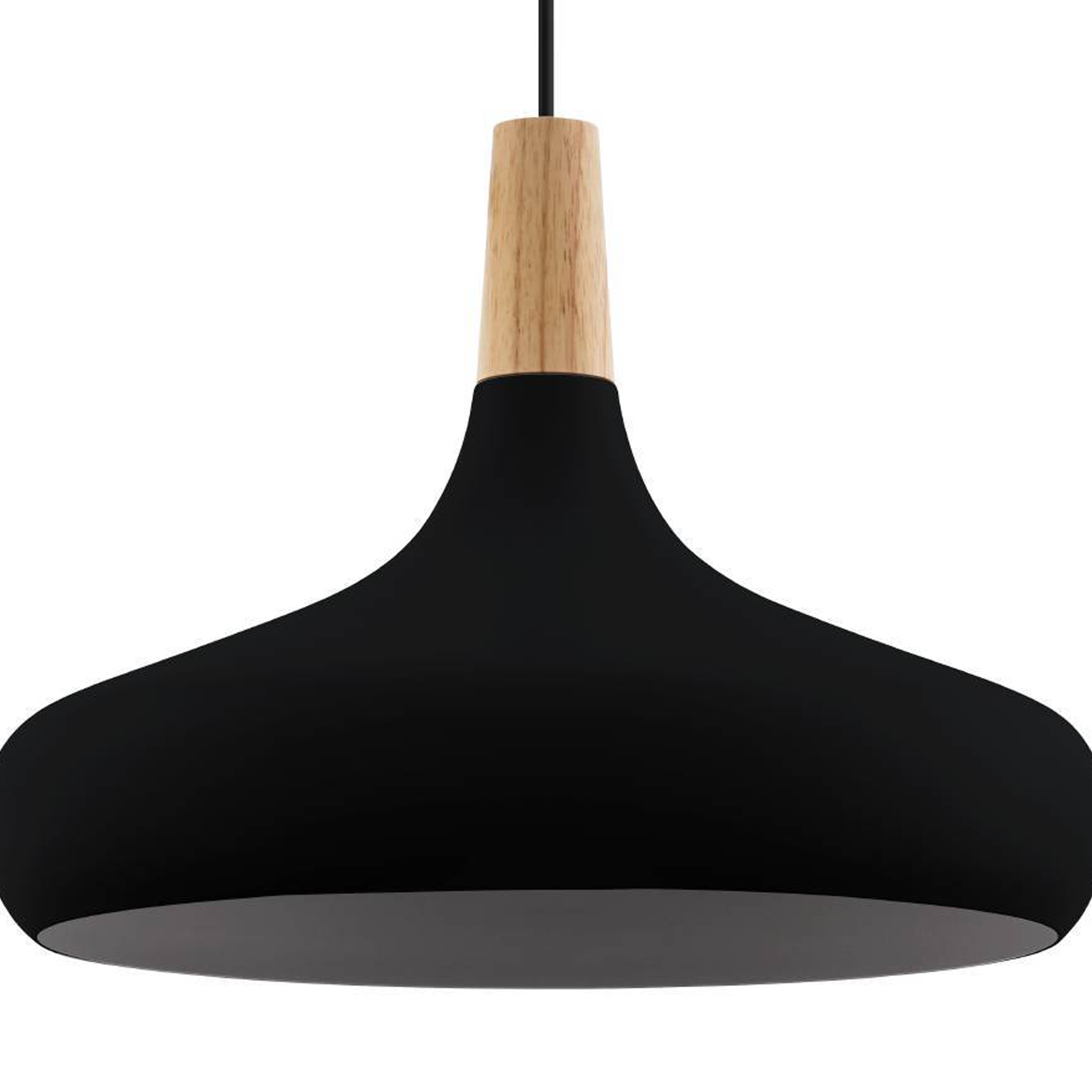 Una lampada a sospensione nera con piano in legno. La lampada è sospesa, con sfondo bianco.
