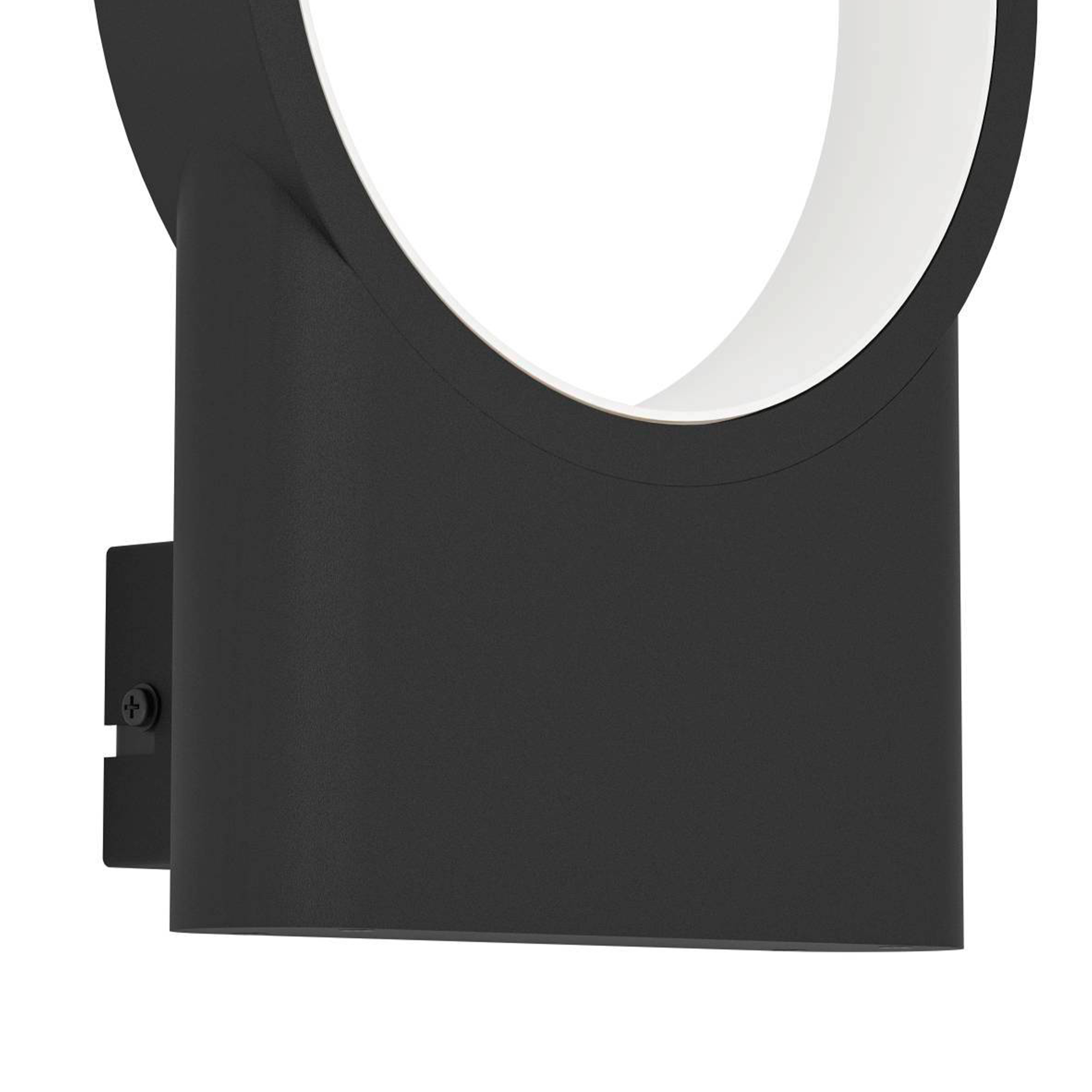 Eine schwarze, wandmontierte Leuchte mit einem weißen Innenring. Eine Schraube ist auf der Montageplatte sichtbar.