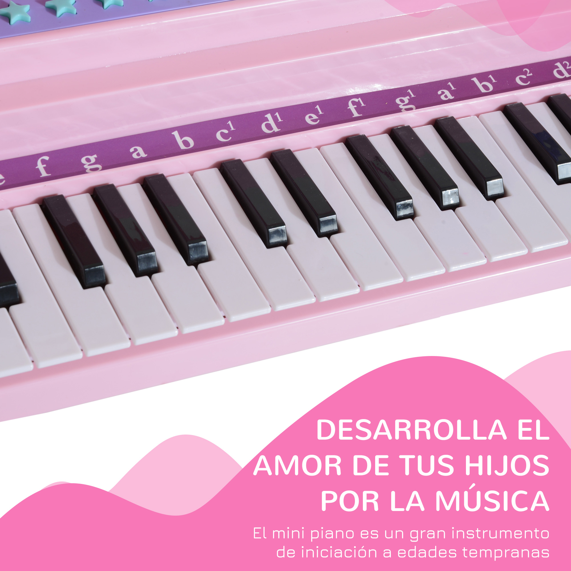 Piano de juguete rosa con teclas blancas y negras. Las notas están etiquetadas. El texto dice 'Desarrolla el amor de la música para tus hijos'.