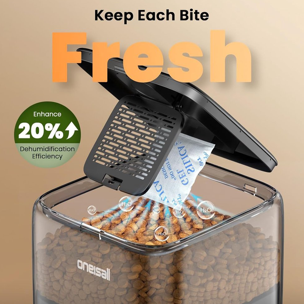 Pojemnik na karmę dla zwierząt domowych pokazuje opakowanie osuszacza i tekst wskazujący 20% wydajności osuszania. Żywność jest świeża z marką oneisall.