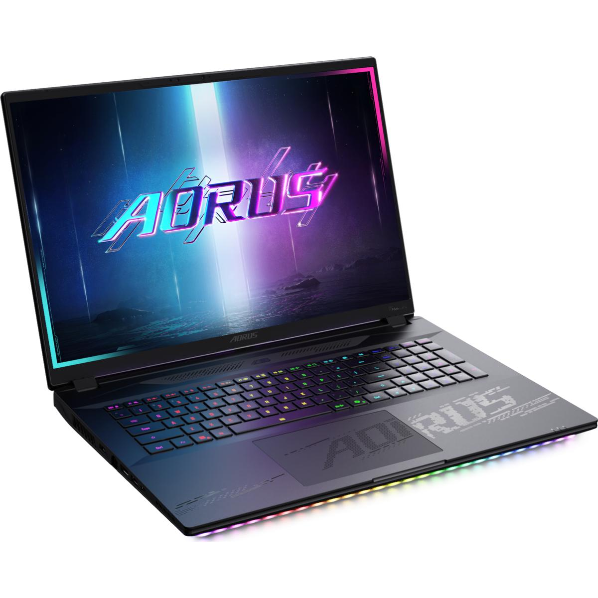 Aorus-Laptop, geöffnet. Der Bildschirm zeigt das Logo. Die Tastatur hat farbige Beleuchtung. Der Laptop steht auf einer weißen Oberfläche.