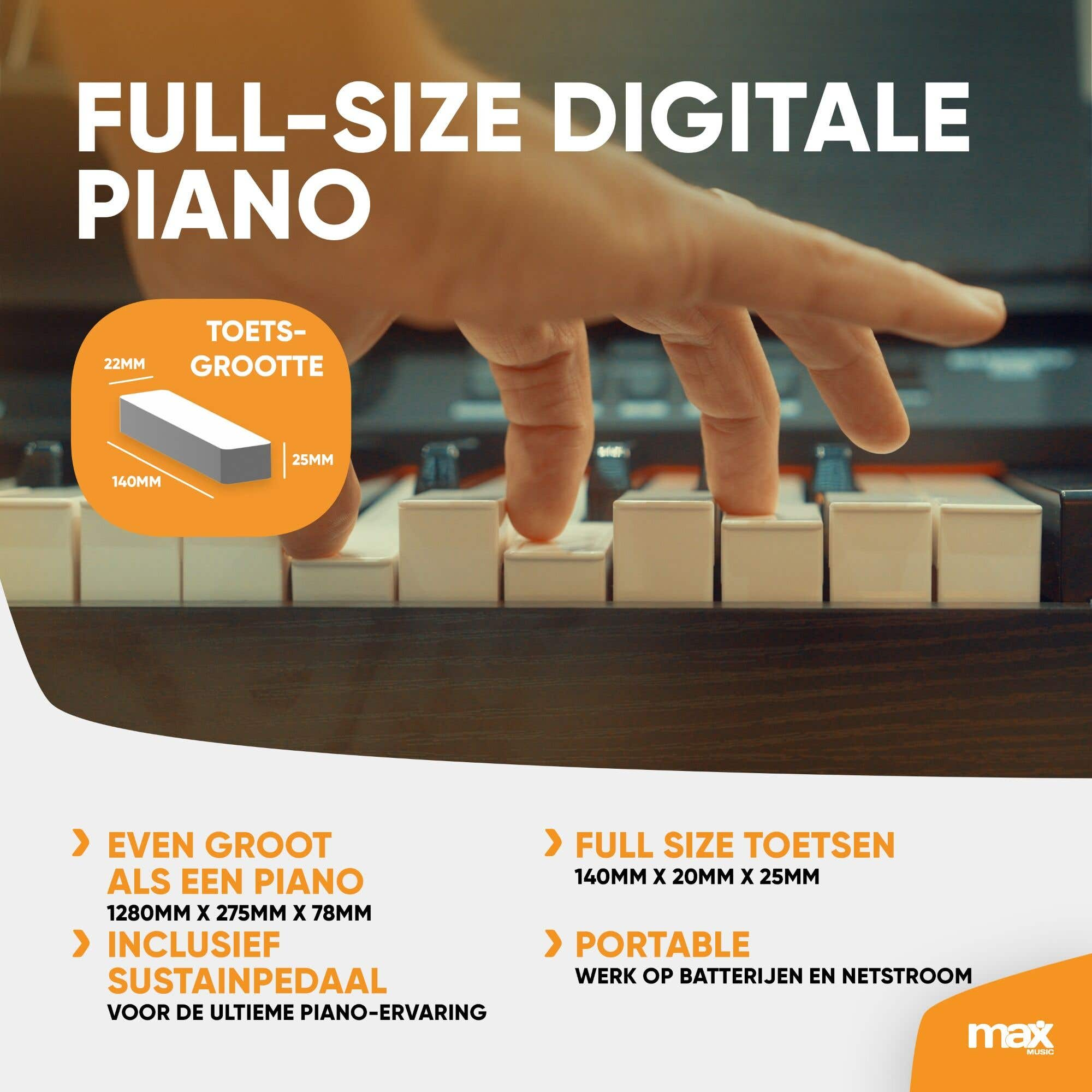 Close-up van handen die pianotoetsen bespelen, met tekst over pianoformaat en functies.