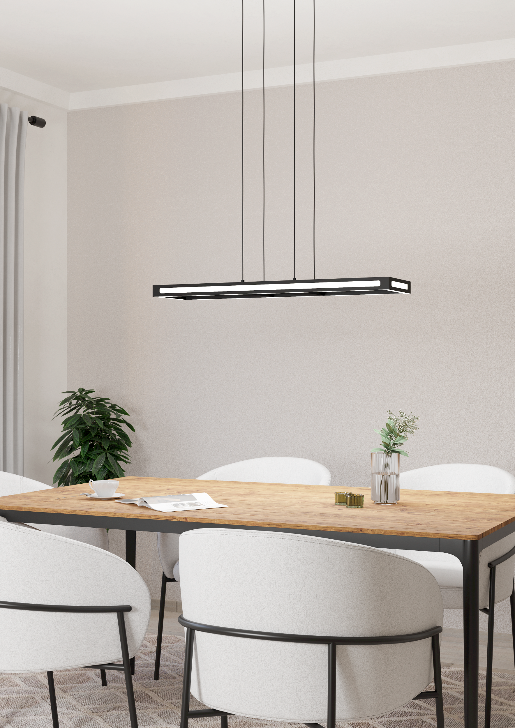 Ein minimalistisches Esszimmer verfügt über eine elegante schwarze LED-Pendelleuchte über einem Holztisch mit weißen Stühlen.