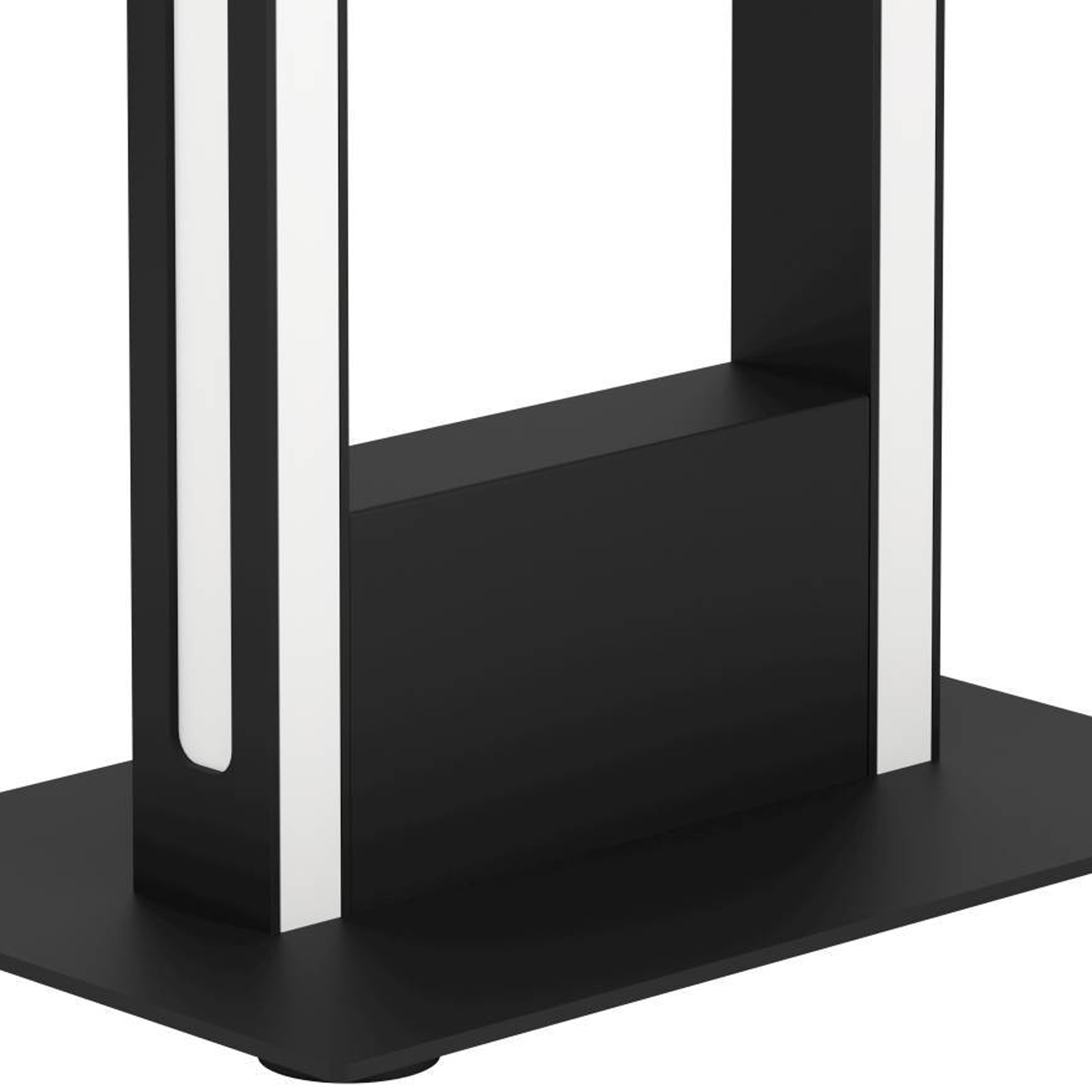 Eine Nahaufnahme der Basis einer schwarzen, rechteckigen Leuchte mit weißen Lichtstreifen auf einer schwarzen Oberfläche.