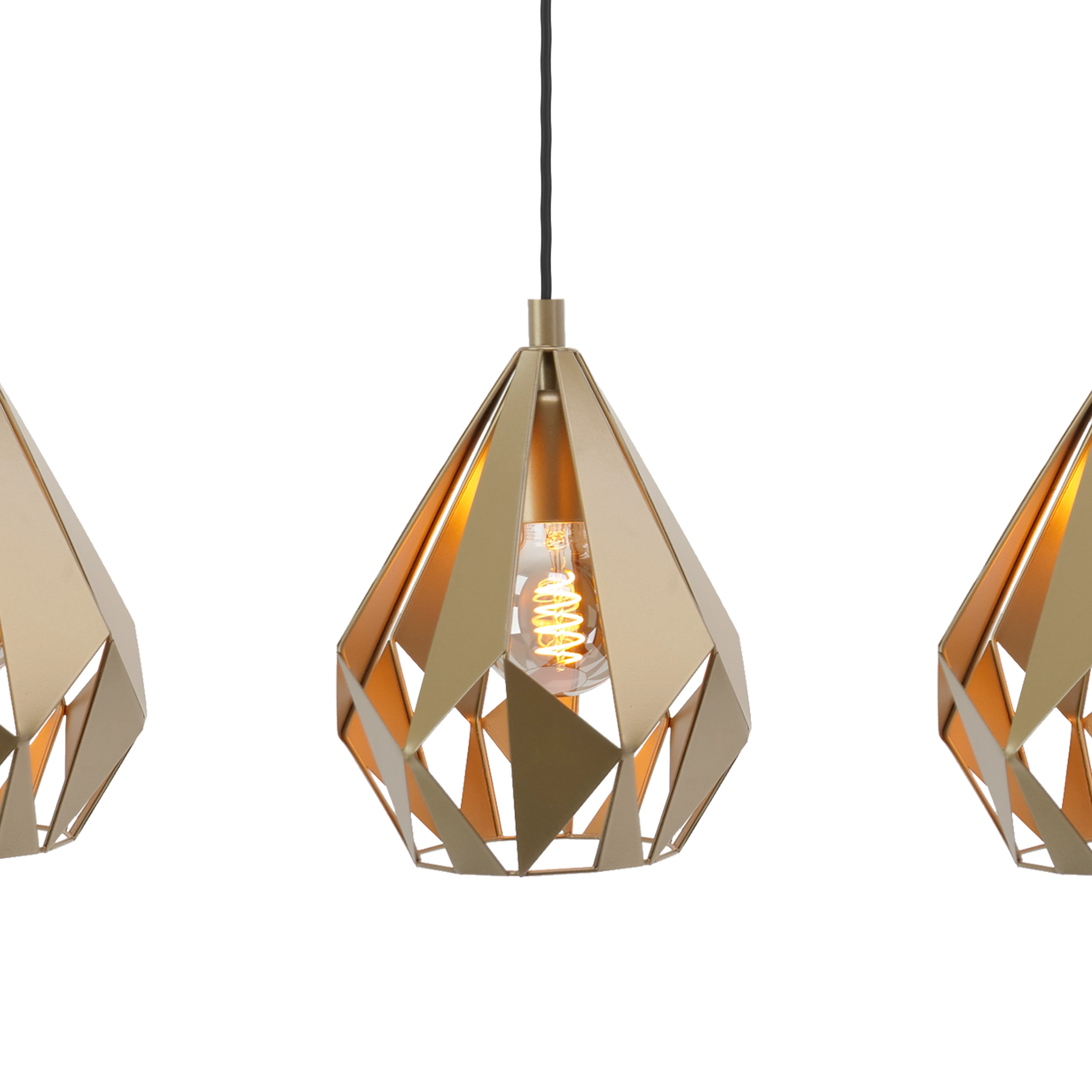 Eine goldene geometrische Pendelleuchte hängt vor einem weißen Hintergrund und zeigt ihr Design.