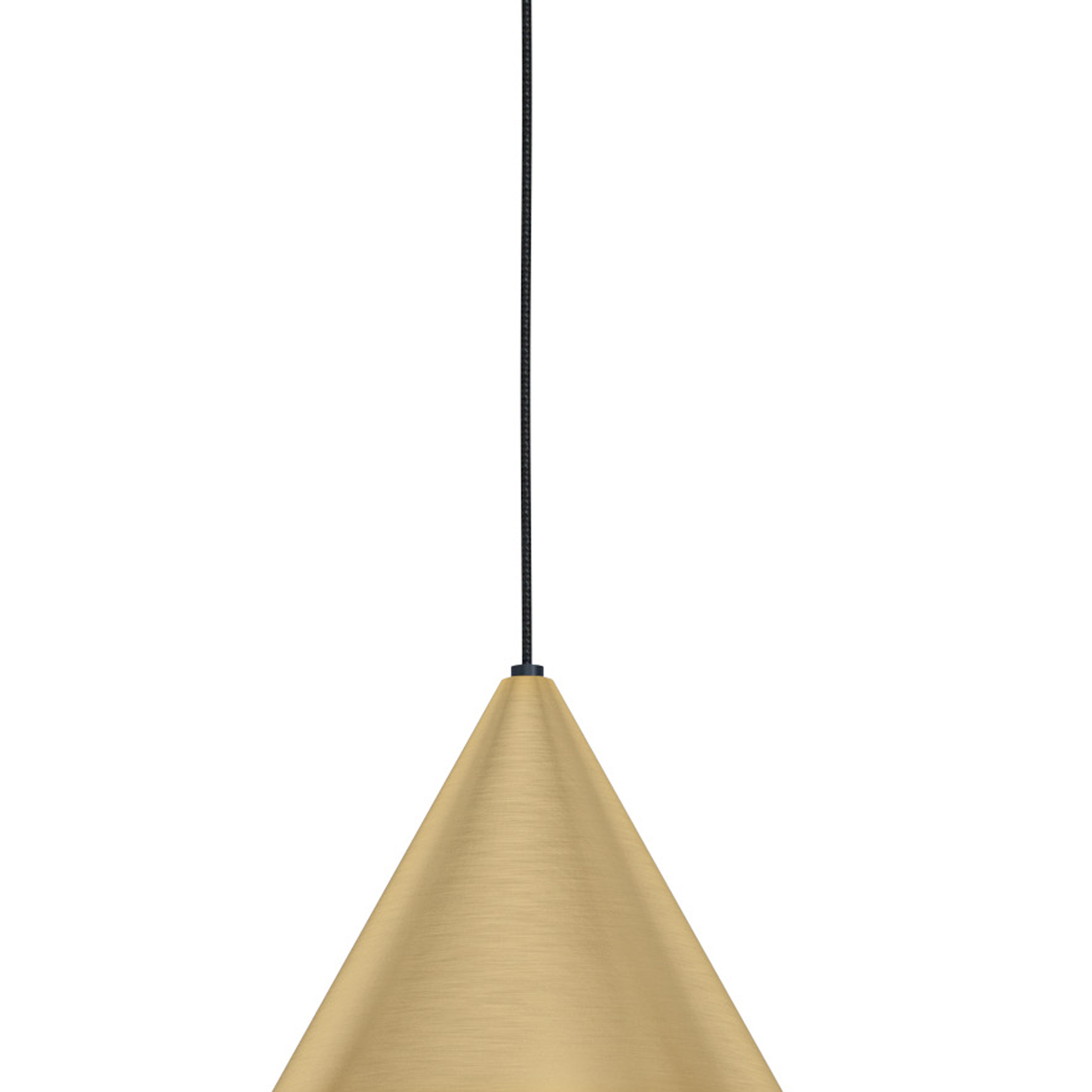 Eine goldene Kegelpendelleuchte hängt an einer schwarzen Schnur vor einem weißen Hintergrund.