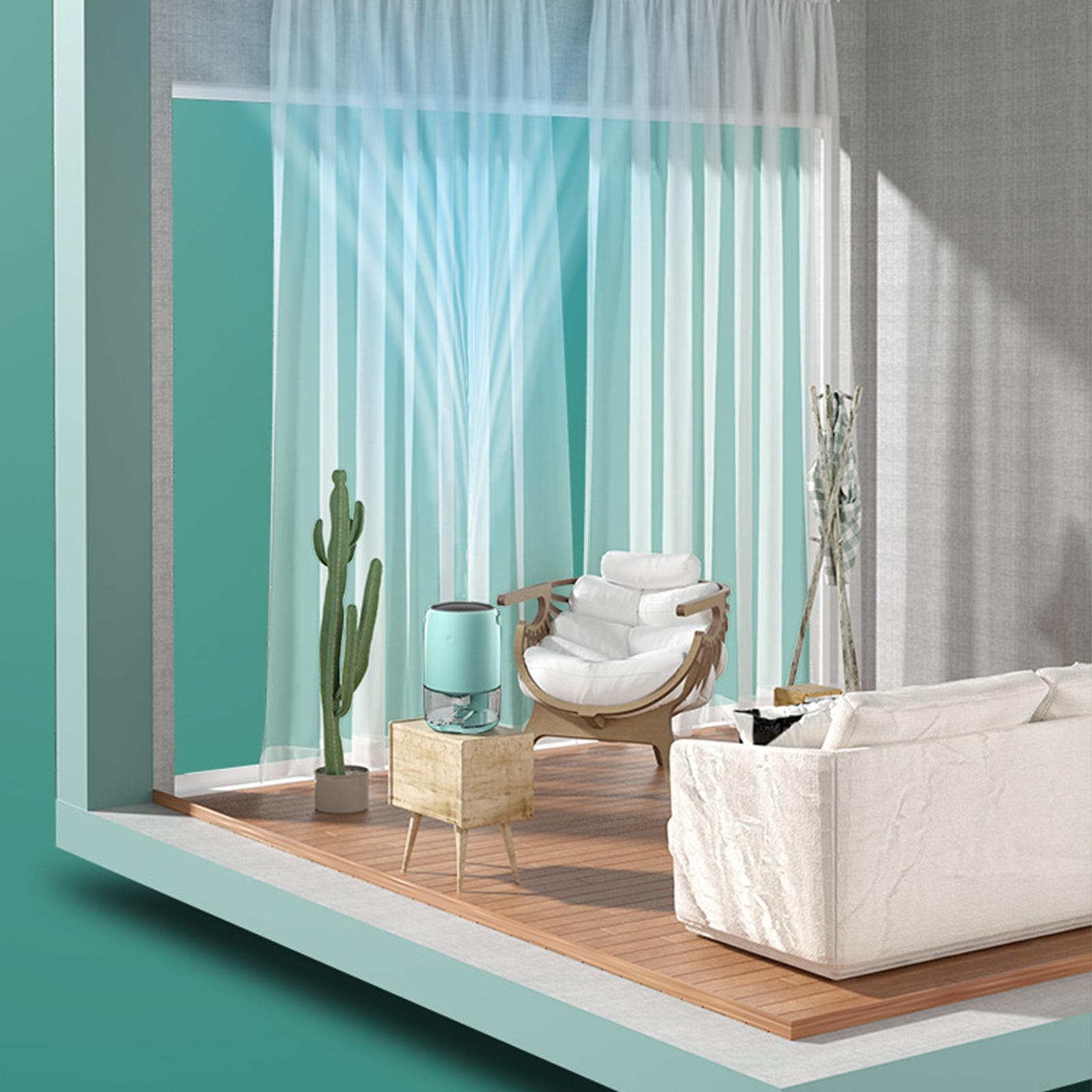 Wohnzimmer mit Luftbefeuchter, weißem Sofa, Holzboden, Kaktus und durchsichtigen Vorhängen in einem modernen Ambiente.