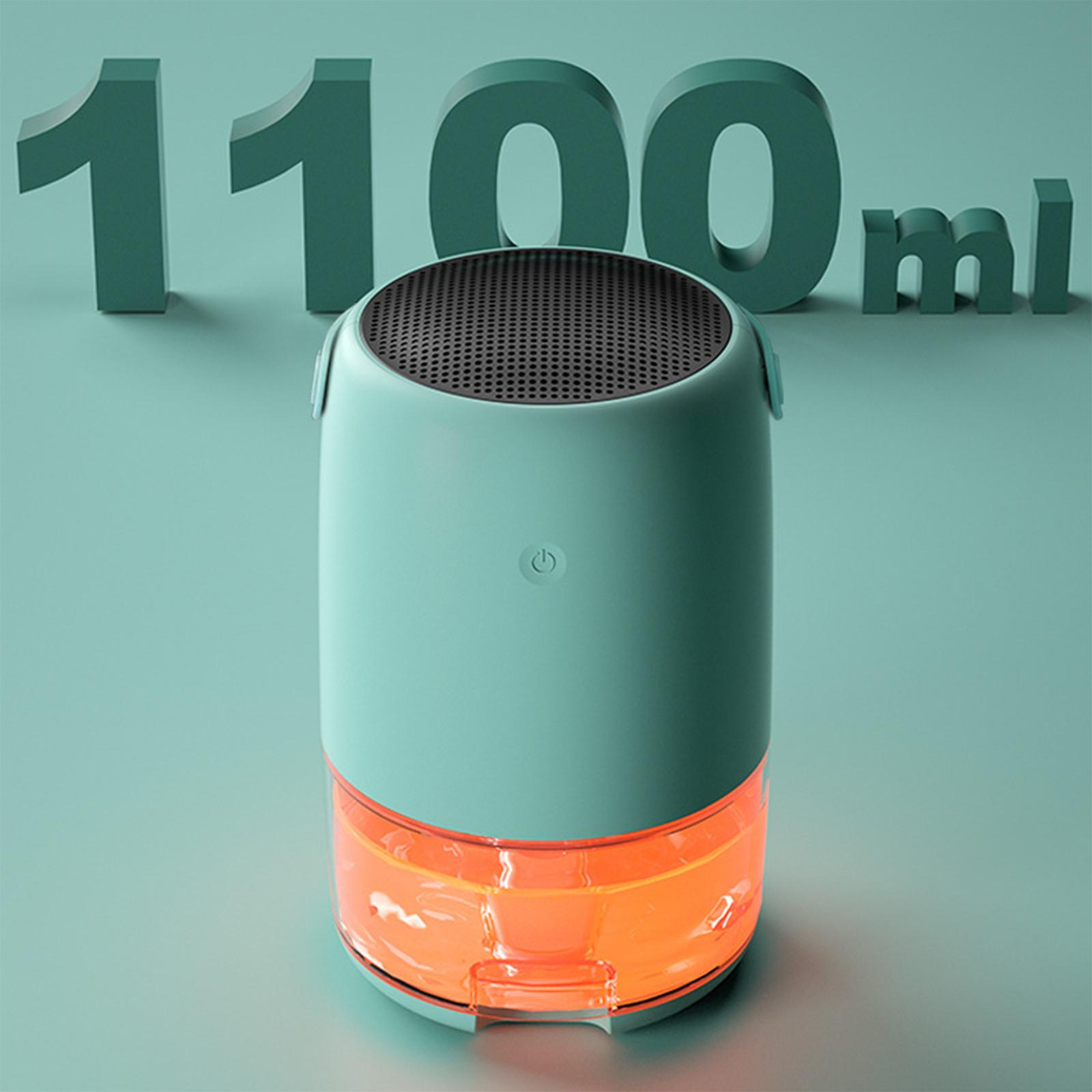 Luftbefeuchter mit 1100 ml Fassungsvermögen, gezeigt mit einem orangefarbenen Licht im Tank, vor einem hellgrünen Hintergrund.