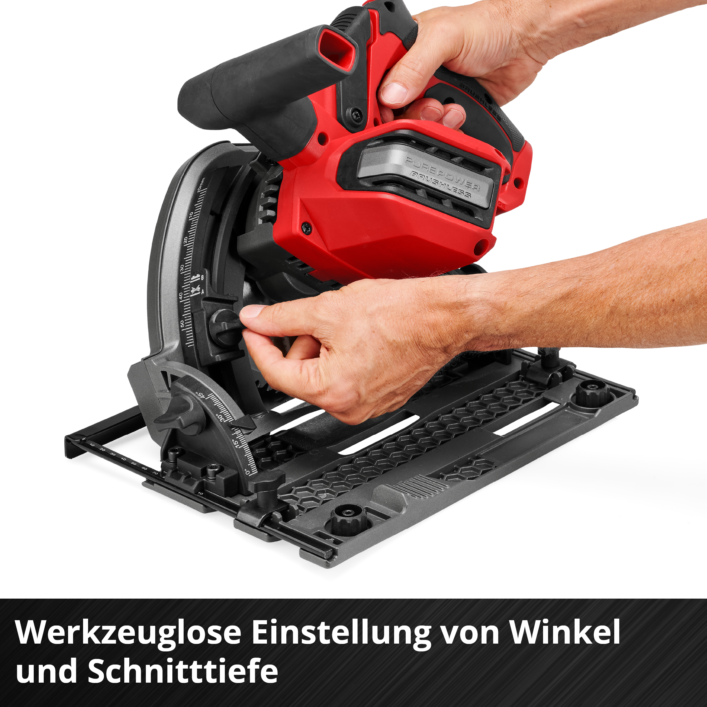 Eine Person justiert eine rot-graue Tauchsäge und hebt ihre werkzeuglose Winkel- und Schnitttiefeneinstellung hervor.