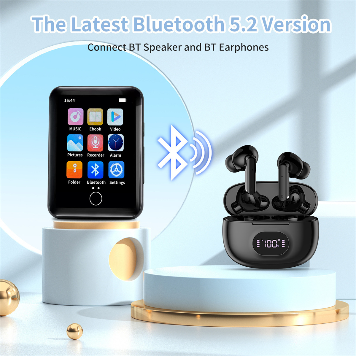 Ein schwarzer MP3-Player mit einem Touchscreen, der App-Symbole anzeigt, neben schwarzen kabellosen Ohrhörern in einem Ladeetui.