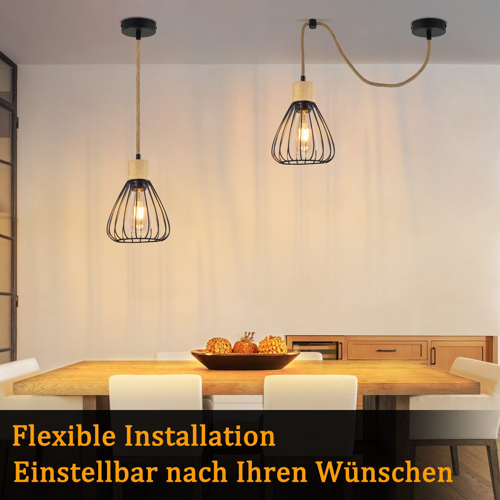 Dwie lampy wiszące z czarnymi kloszami z drutu wiszą nad drewnianym stołem jadalnym z krzesłami w jasnym pokoju.