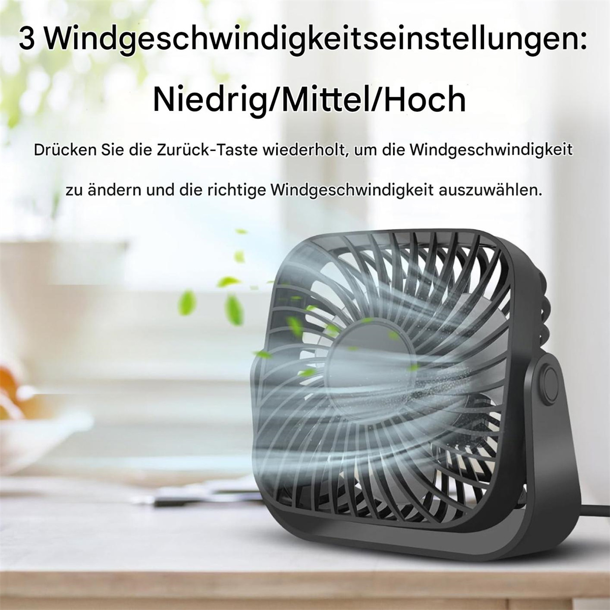 Ein schwarzer Mini-Ventilator mit sichtbaren Flügeln, der sein Design und seine Funktionalität zeigt, vor einem verschwommenen Hintergrund.