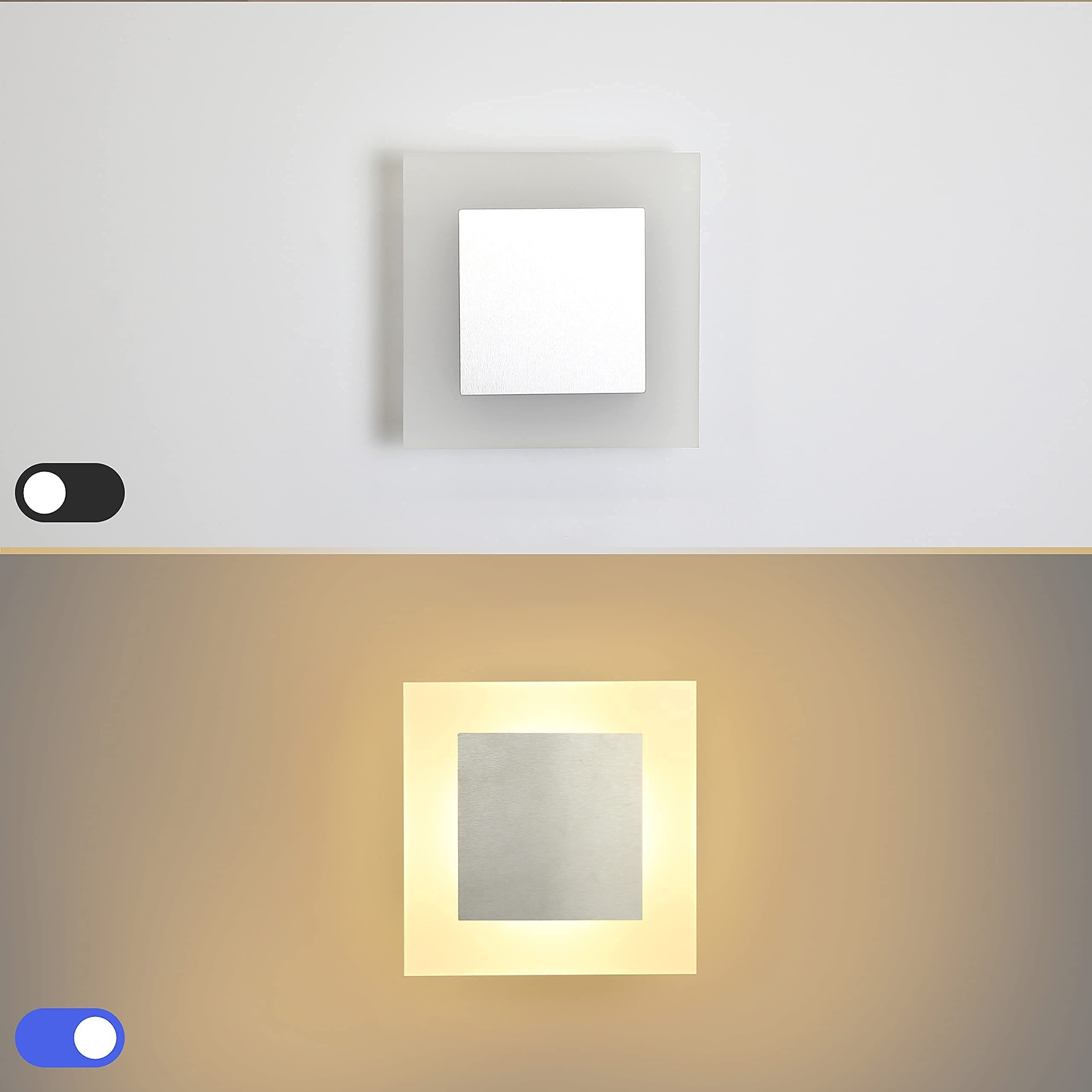 Sono visualizzate due lampade LED quadrate, una spenta su una parete bianca e una accesa su una parete beige.
