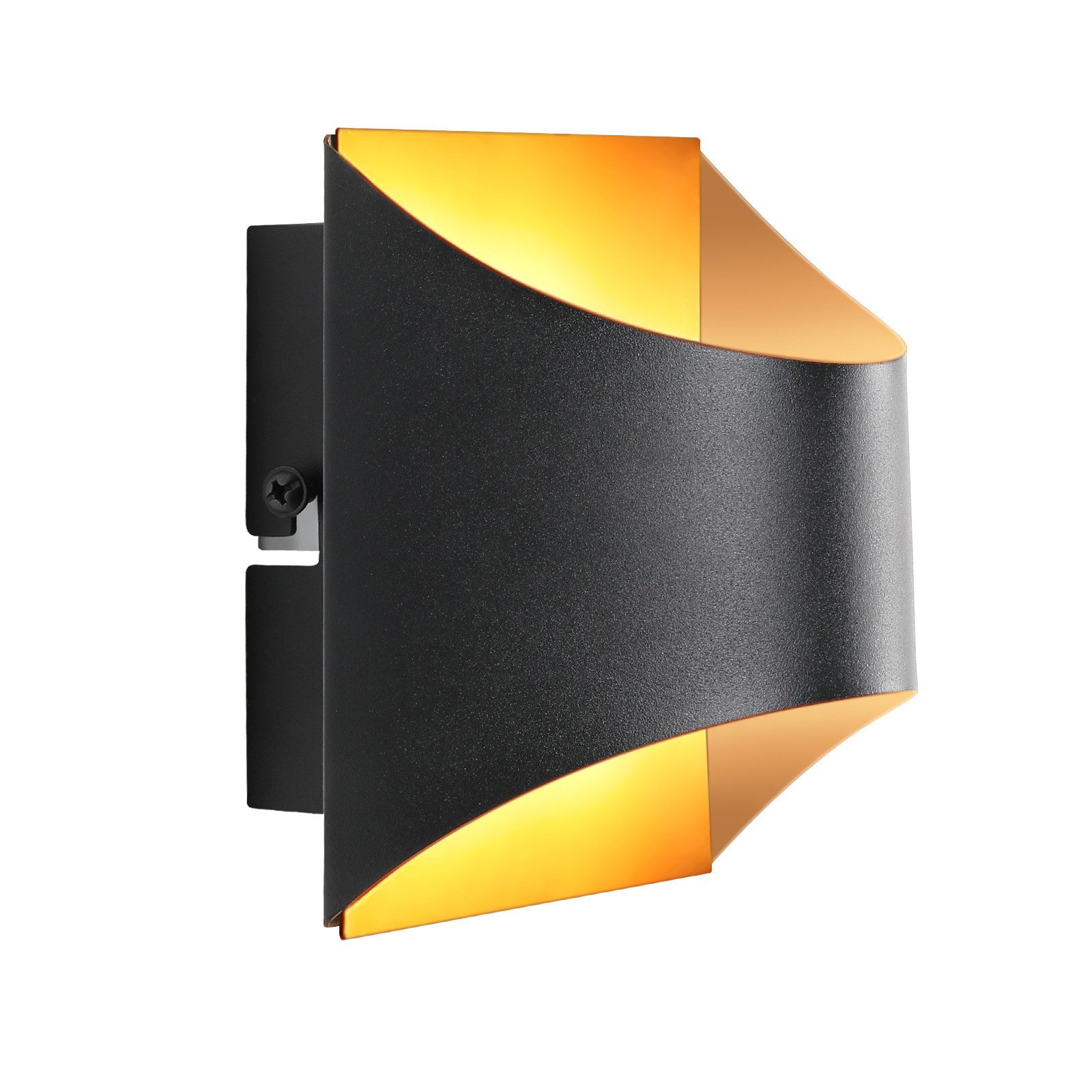Una lampada da parete curva nera brilla di una luce gialla calda su uno sfondo bianco.
