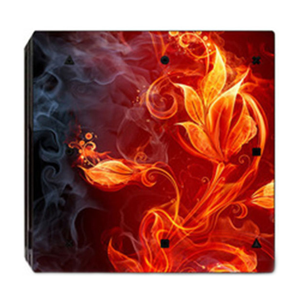 Eine PlayStation 4 Pro-Konsole mit einem feurigen Blumendesign in einer Mischung aus roten und schwarzen Farben.
