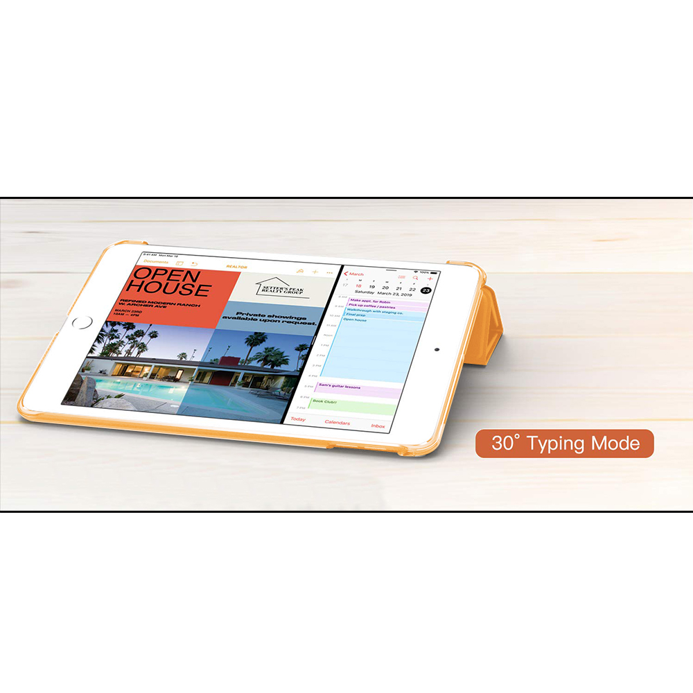 Ein Tablet zeigt ein Open-House-Listing im Tippmodus vor einem Holzhintergrund.