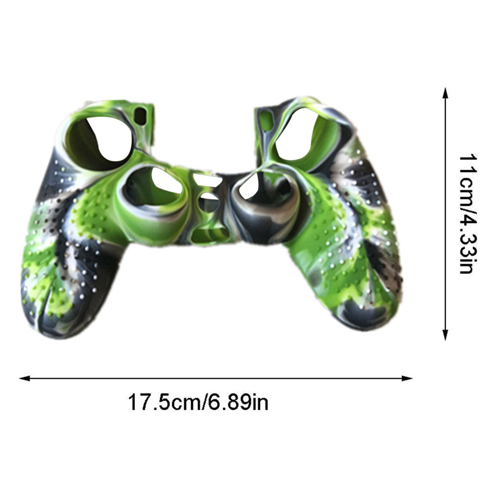 Grüne, weiße und schwarze Camouflage-Silikonhülle für einen PlayStation-Controller mit Maßen.