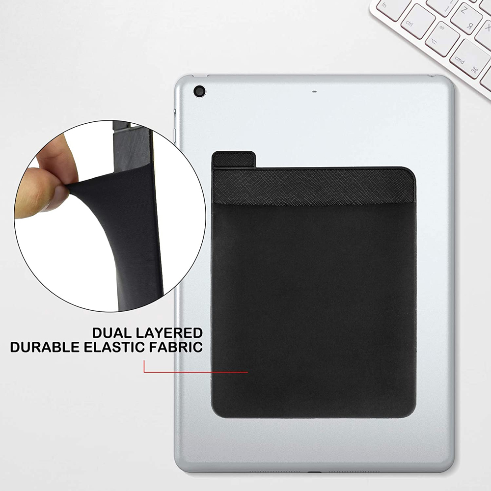 Eine schwarze, doppellagige Tasche aus strapazierfähigem, elastischem Stoff ist an einem grauen Tablet befestigt.