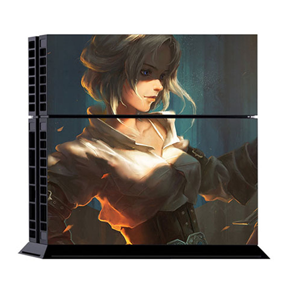 PlayStation 4 Konsole mit einem benutzerdefinierten The Witcher Wild Hunt Charakter-Skin.