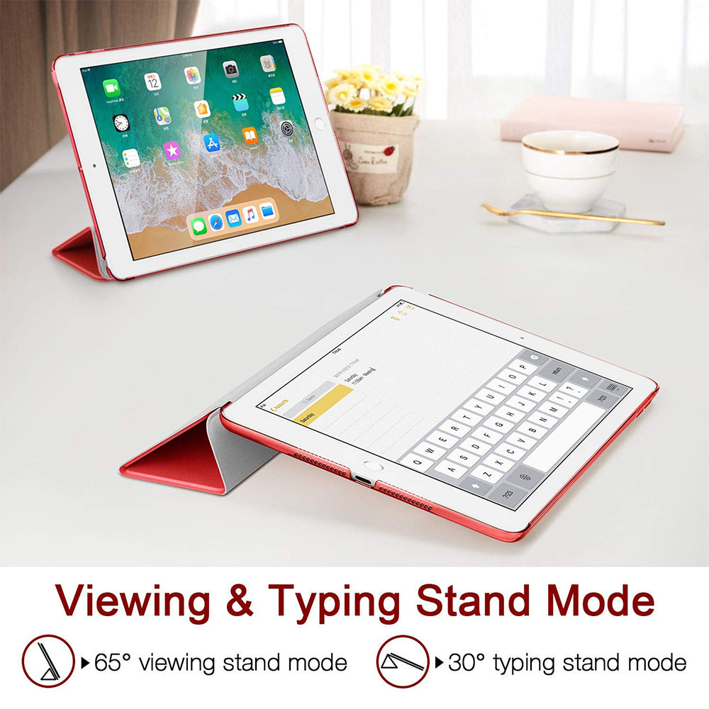 Zwei iPads in roten Hüllen. Eines ist geöffnet und zeigt die Tastatur. Das andere ist aufgestellt.