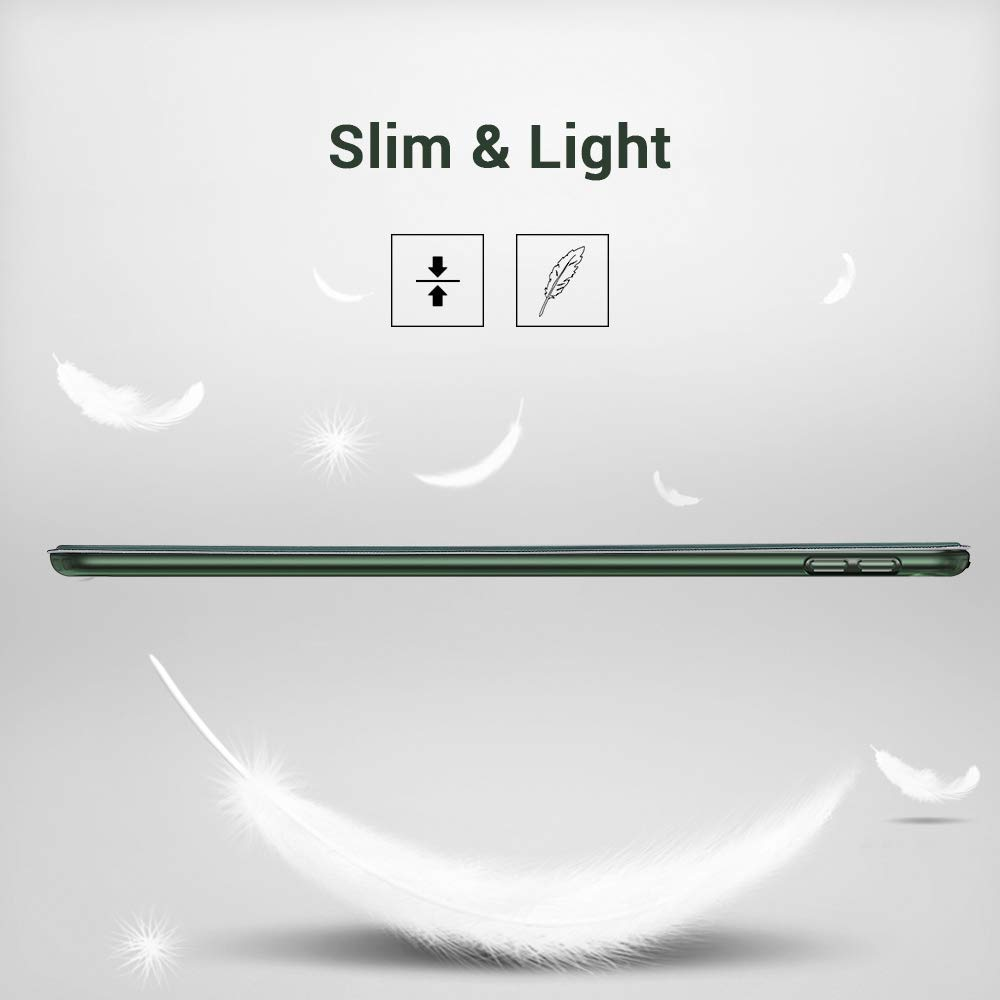 Eine schlanke grüne iPad-Hülle. Weiße Federn fallen darum herum. Oben steht Slim & Light.