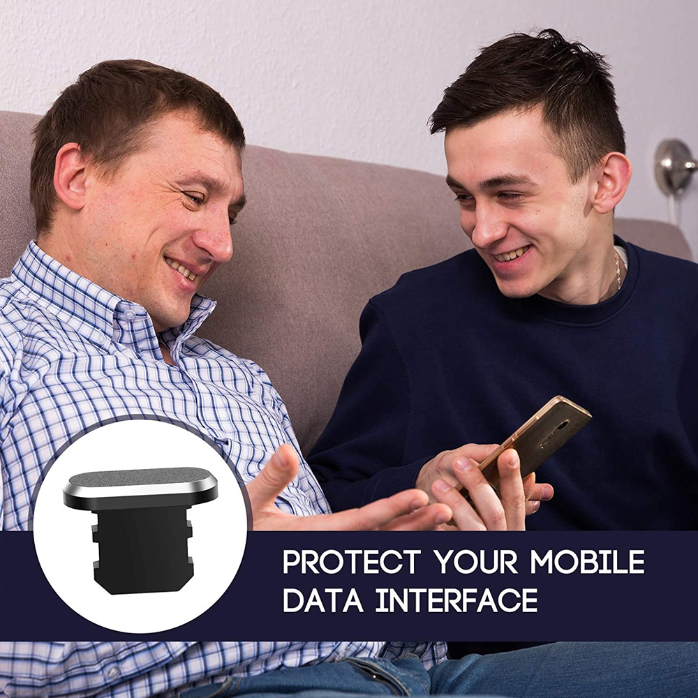 Zwei lächelnde Männer schauen auf ein goldenes Telefon, mit einer Datenportabdeckung, die in einem Kreis gezeigt wird und den Schutz der mobilen Schnittstelle fördert.