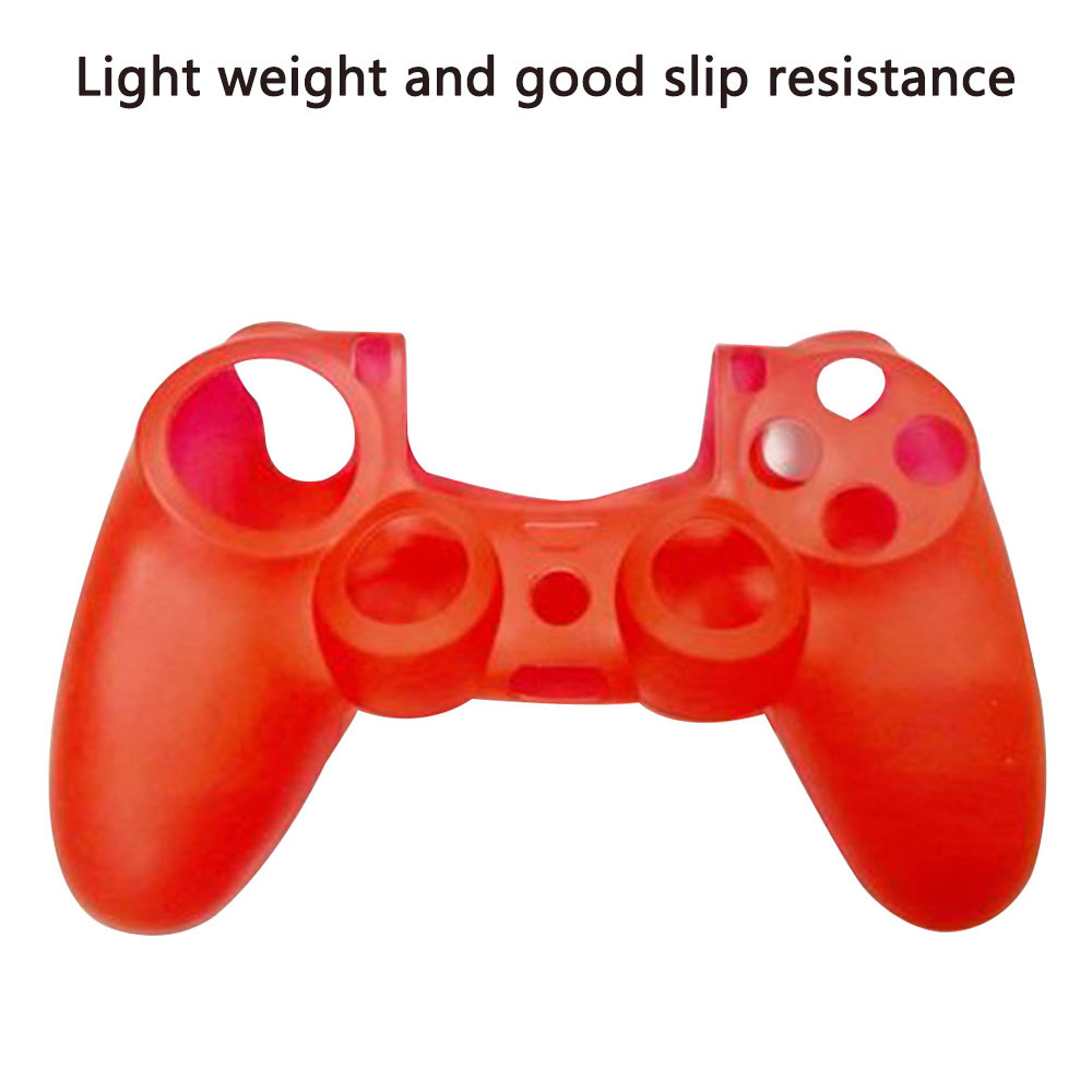 Eine rote Silikon-Schutzhülle für einen PlayStation-Controller wird mit Messindikatoren angezeigt.