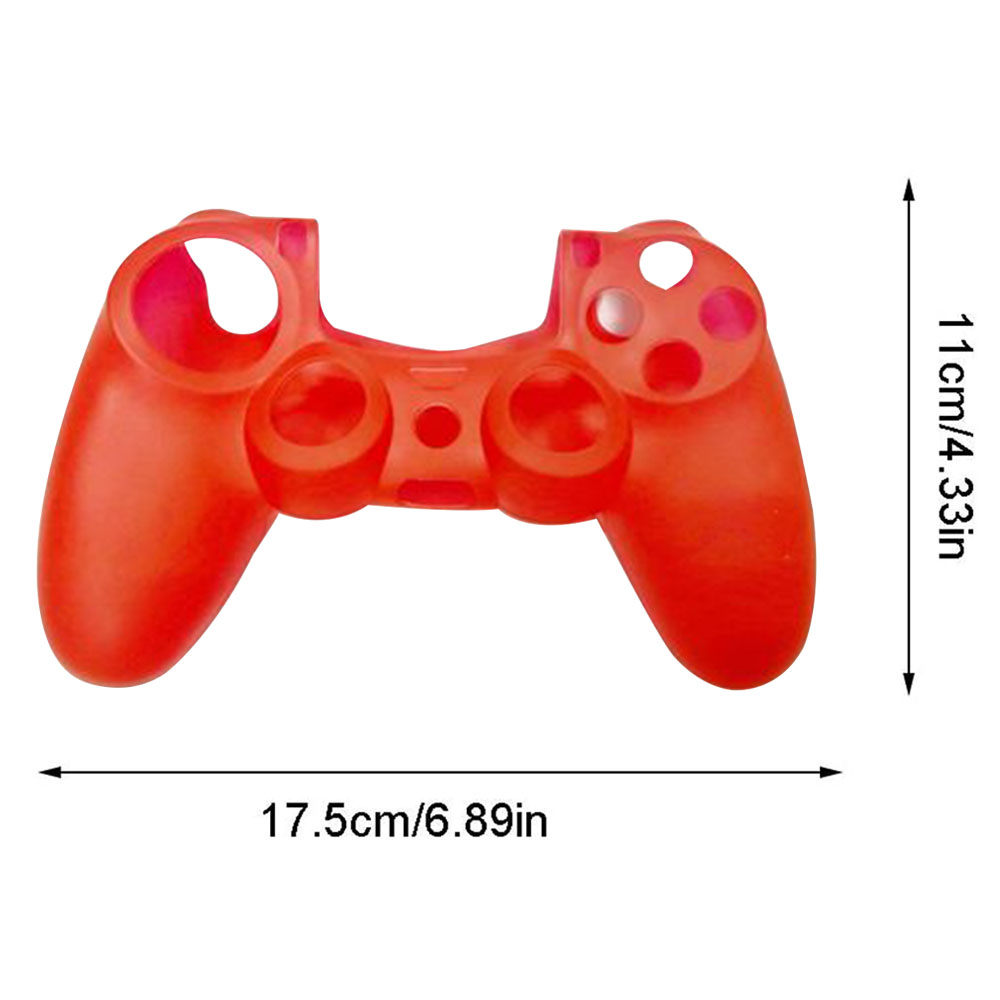 Eine rote Silikon-Schutzhülle für einen PlayStation-Controller wird mit Messindikatoren angezeigt.