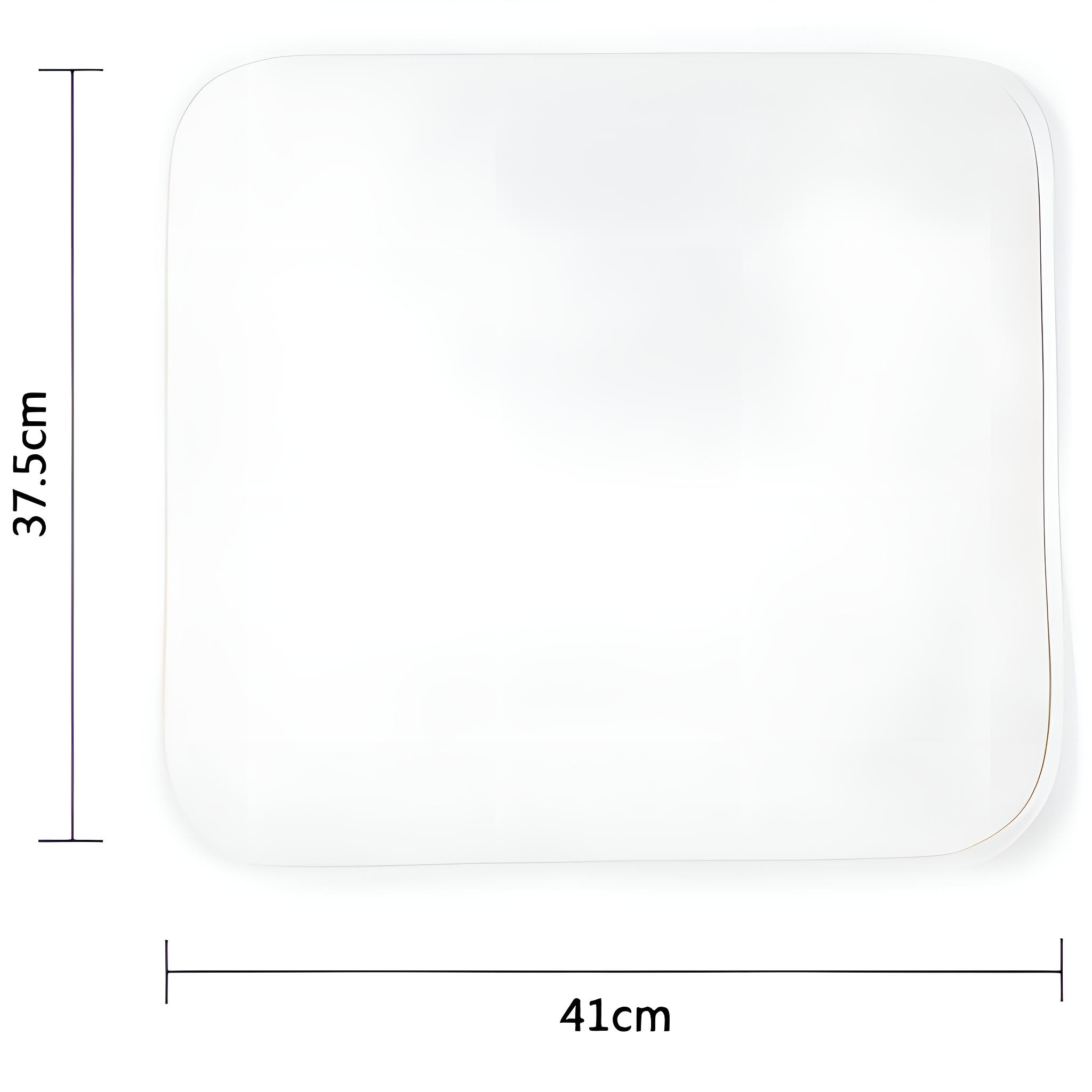 Weißes, abgerundetes Quadrat mit den Maßen: 37,5 cm hoch, 41 cm breit. Die weiße Oberfläche hat einen sanften Glanz.