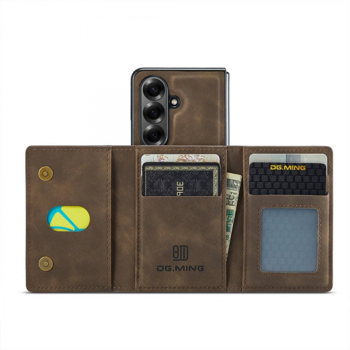 Eine braune Brieftasche für ein Smartphone mit Kartenfächern und Bargeld, auf einem weißen Hintergrund dargestellt.