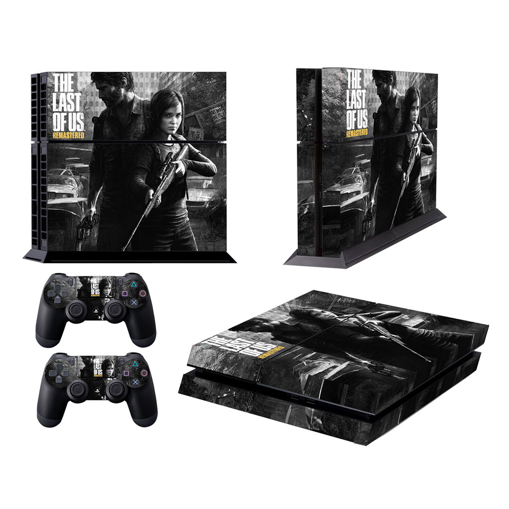 Eine PlayStation 4-Konsole und Controller mit einem "The Last of Us"-Design.