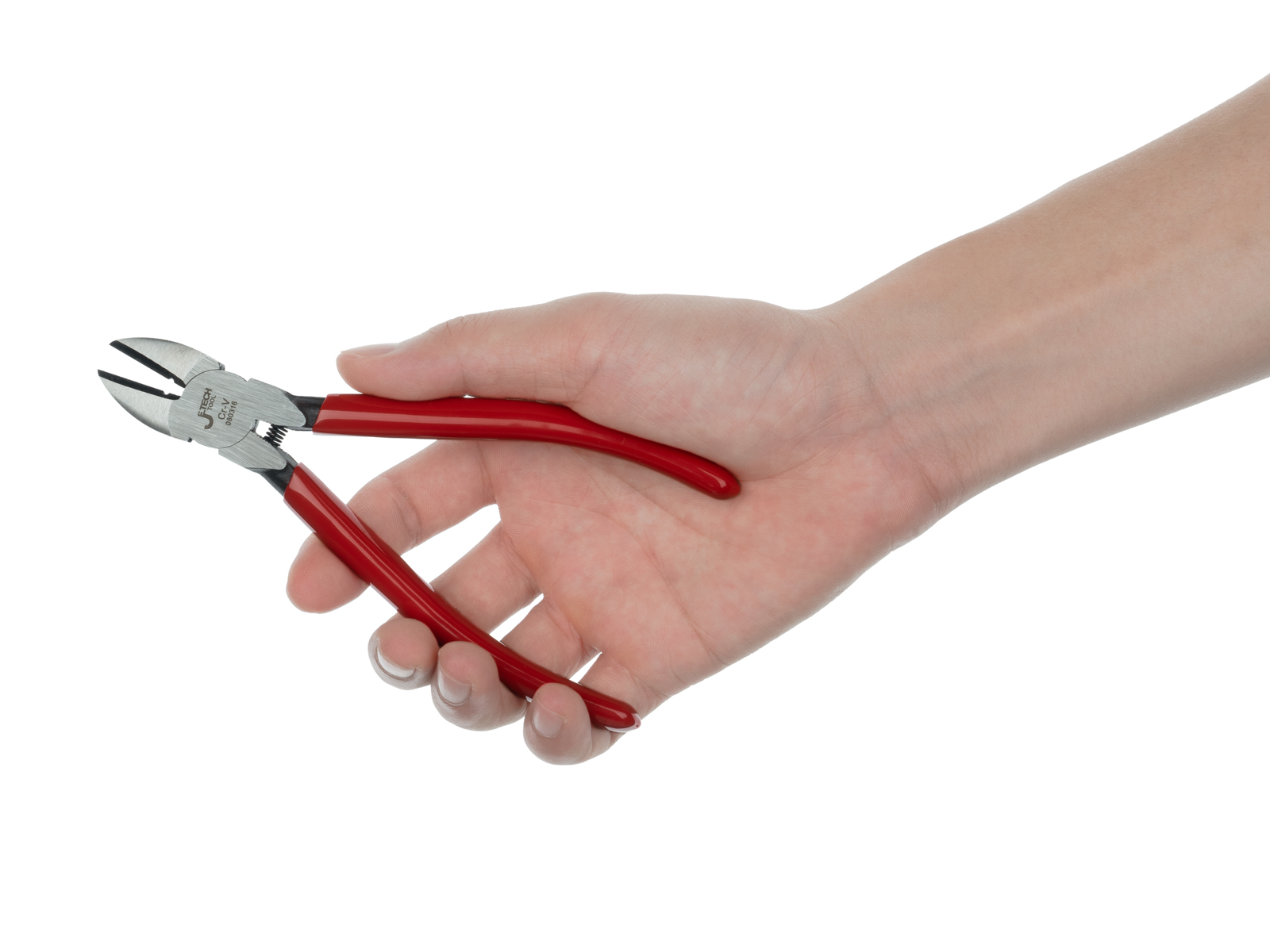 Una mano che tiene tronchesi con manico rosso su sfondo bianco.