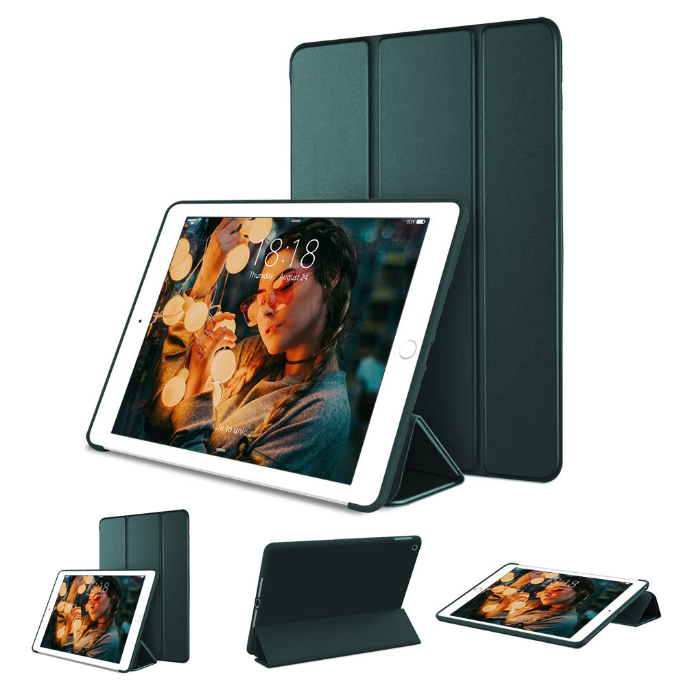 Ein Tablet in einer dunkelgrünen Hülle, aufgestellt. Gezeigt werden auch die Hülle und andere Winkel.