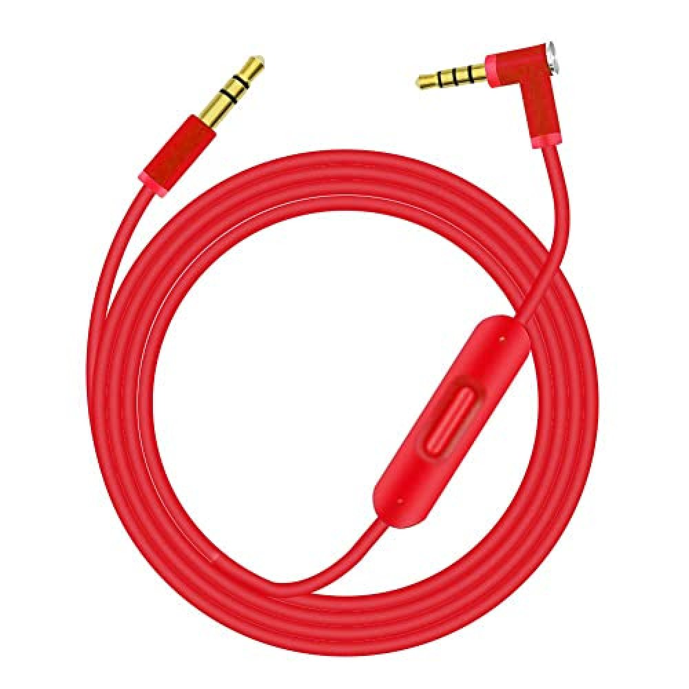 Aufgerolltes rotes Audiokabel mit vergoldetem Stecker und Bedienknopf auf weißem Hintergrund.