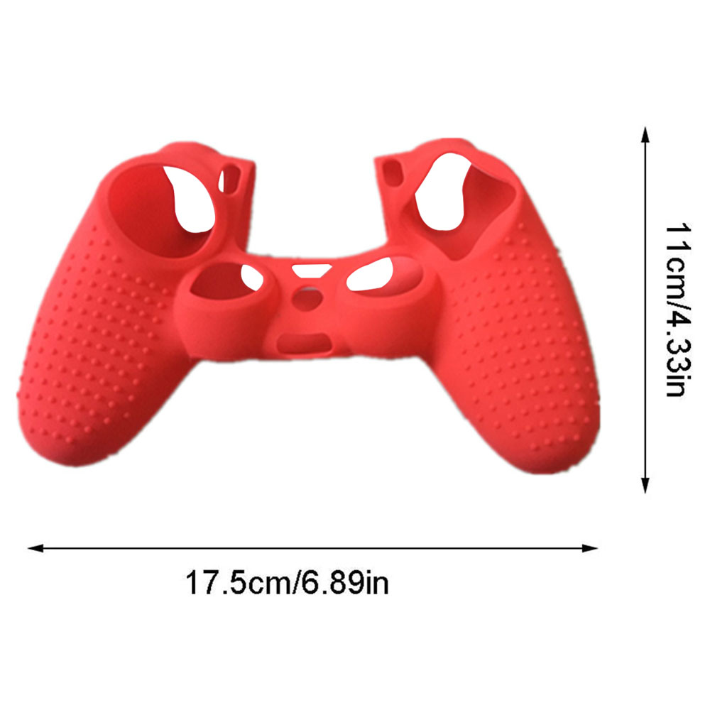 Eine rote Silikonabdeckung für einen Gamecontroller mit markierten Abmessungen, die den Grip und den Schutz verbessert.