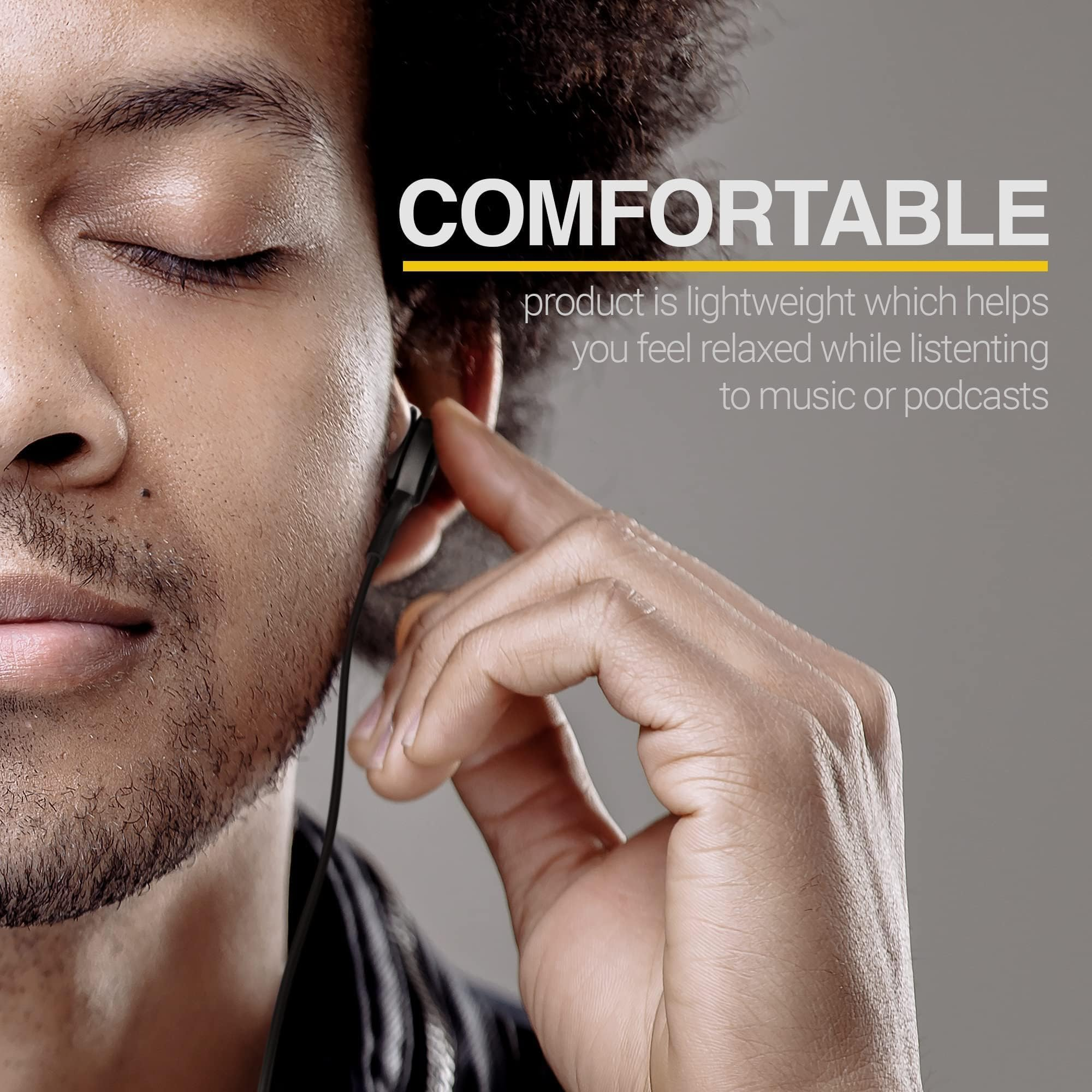 Eine Person mit Kopfhörern. Der Text 'COMFORTABLE' erscheint über dem Gesicht der Person.